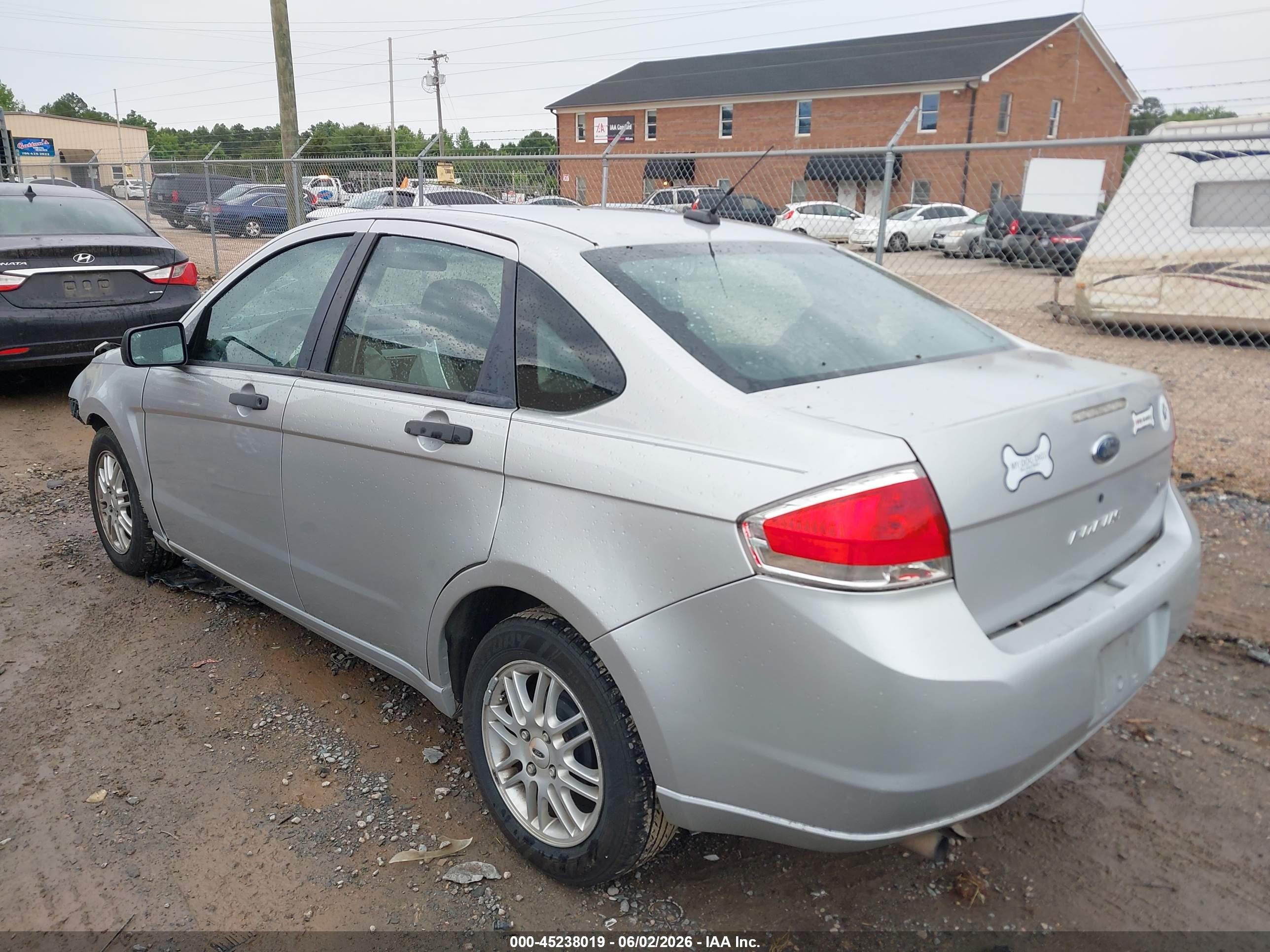 2009 Ford Focus Se Серебряный vin: 1FAHP35N19W172803
