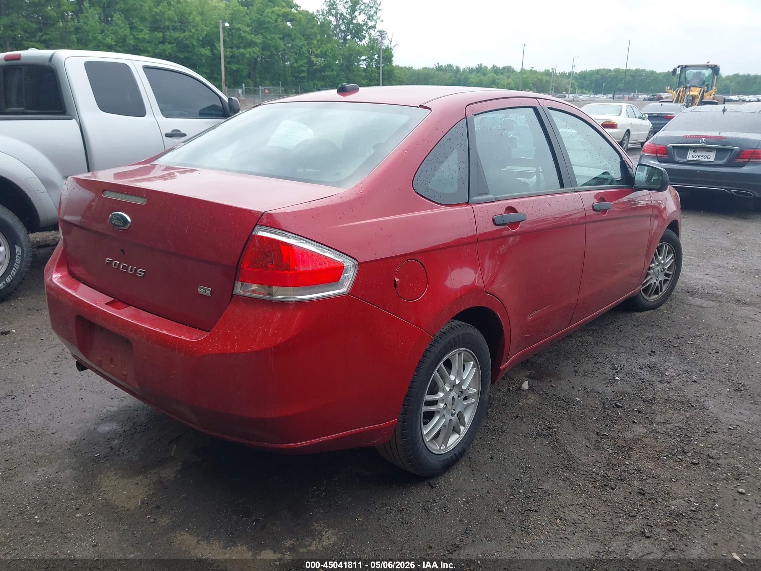 2009 Ford Focus Se Красный vin: 1FAHP35N19W230117