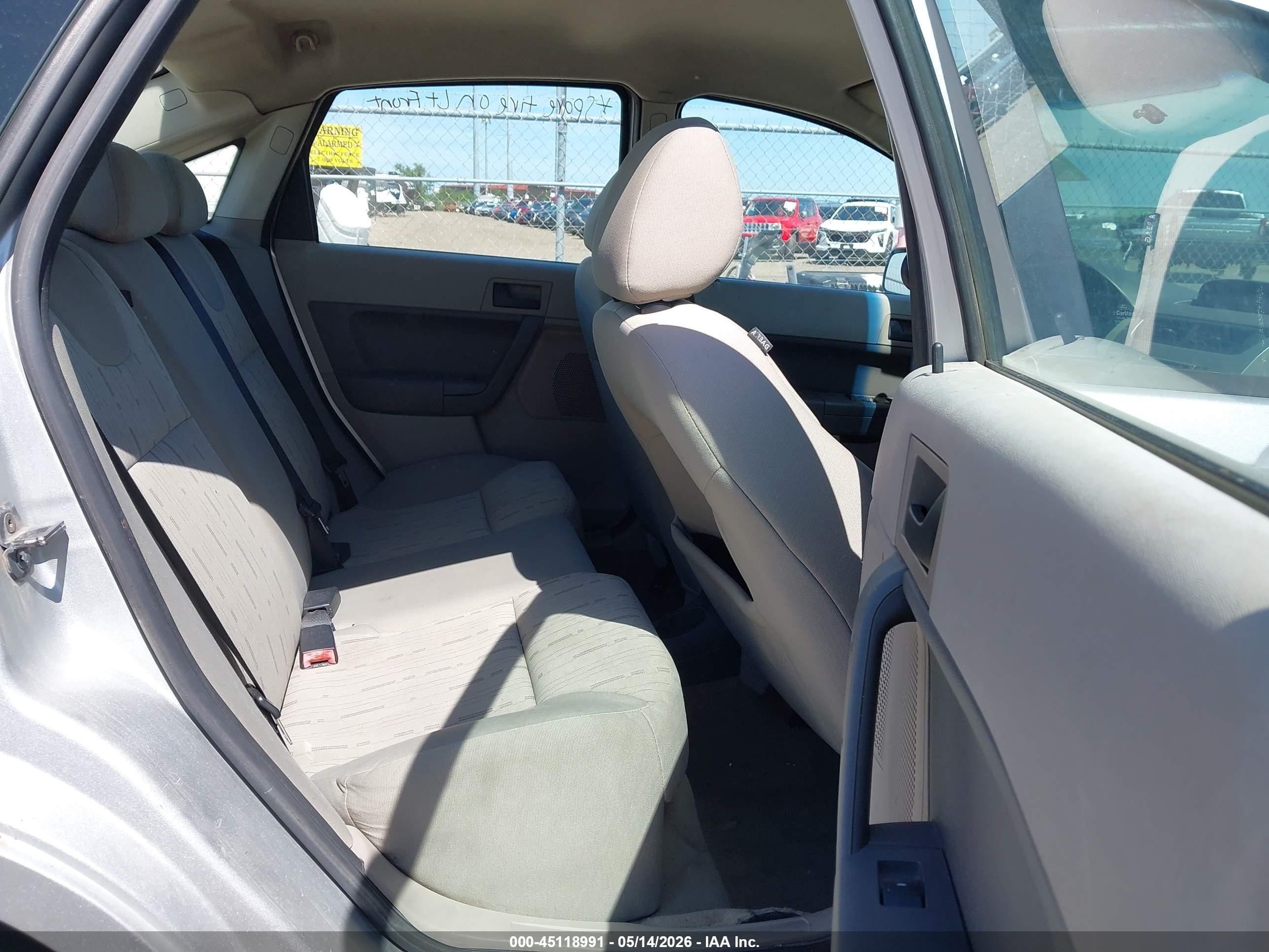 2009 Ford Focus Se Silver vin: 1FAHP35N19W246835