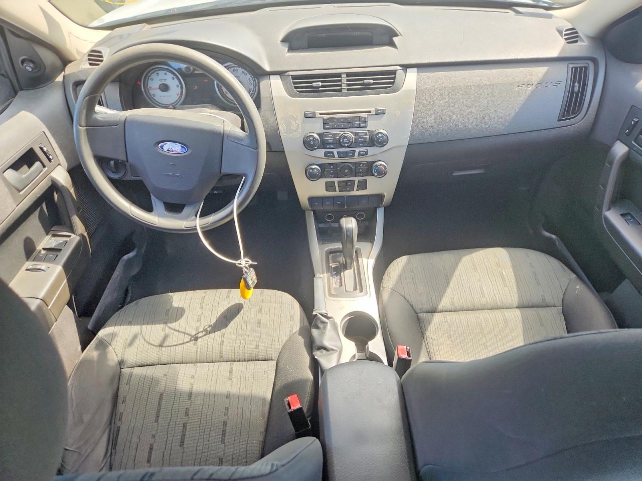 2008 Ford Focus Se White vin: 1FAHP35N28W108431