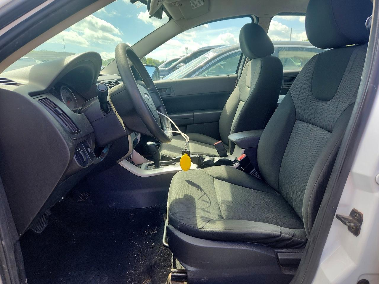 2008 Ford Focus Se White vin: 1FAHP35N28W108431