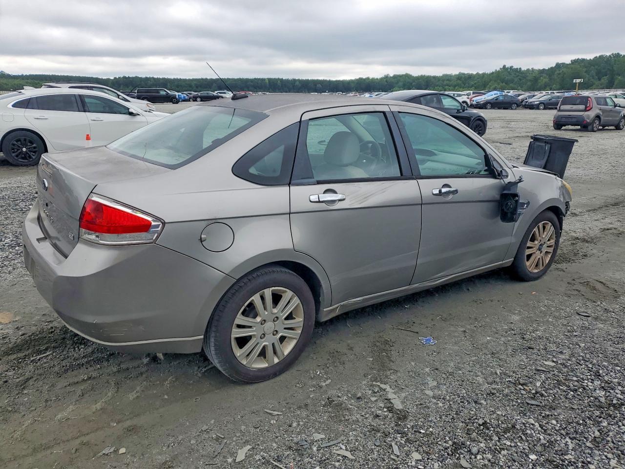 2008 Ford Focus Se Beige vin: 1FAHP35N28W163817
