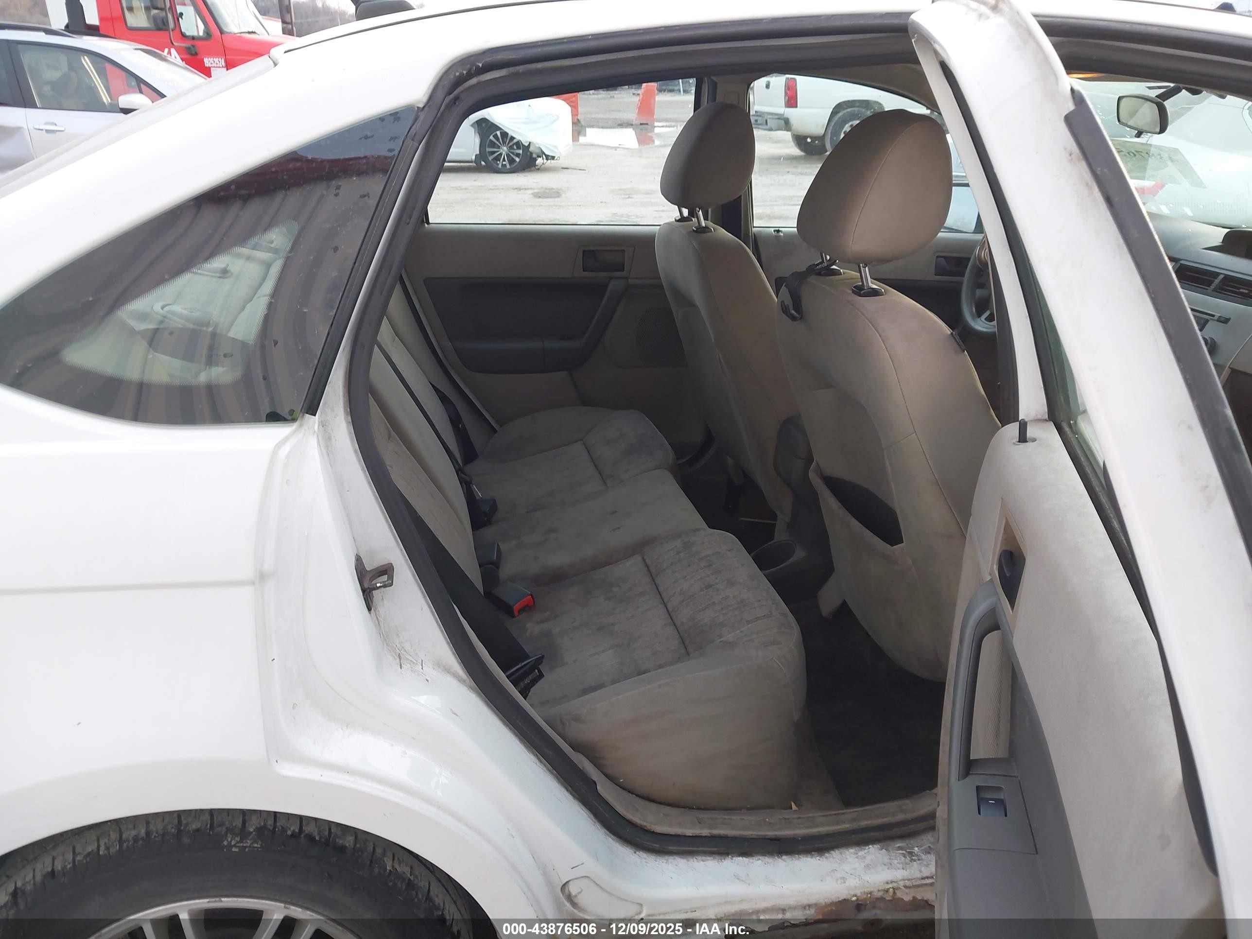 2008 Ford Focus Se/ses White vin: 1FAHP35N28W175174