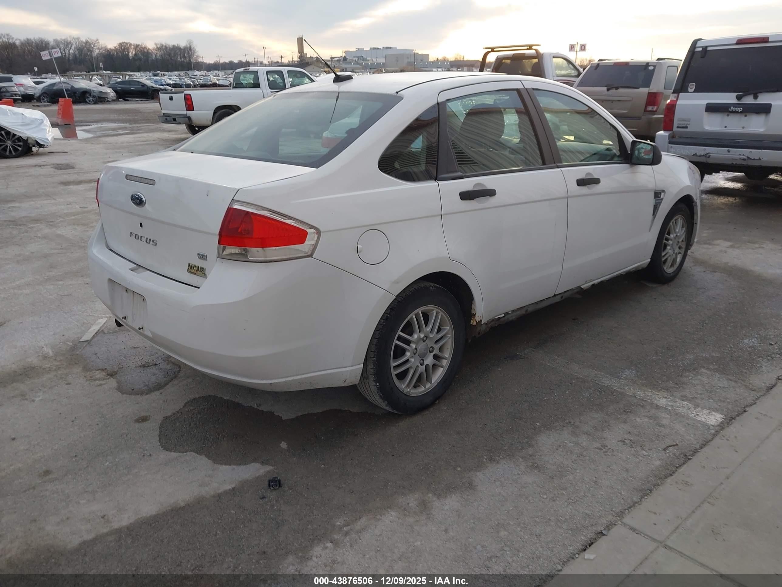 2008 Ford Focus Se/ses White vin: 1FAHP35N28W175174