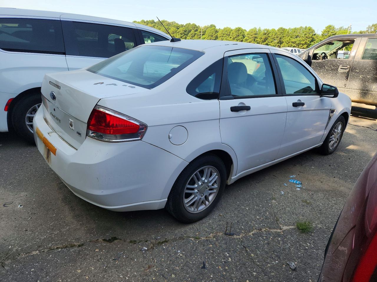 2008 Ford Focus Se White vin: 1FAHP35N28W182643