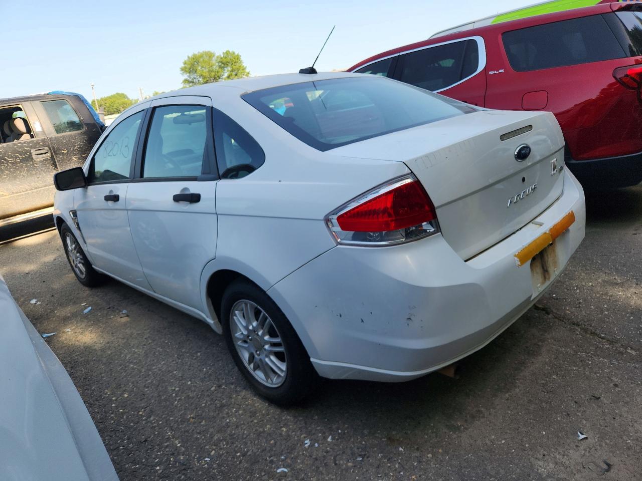 2008 Ford Focus Se White vin: 1FAHP35N28W182643
