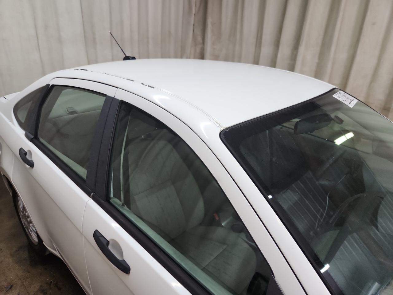 2008 Ford Focus Se White vin: 1FAHP35N28W182643 Damage: Roof Panel, Peeling, > 12 Inches