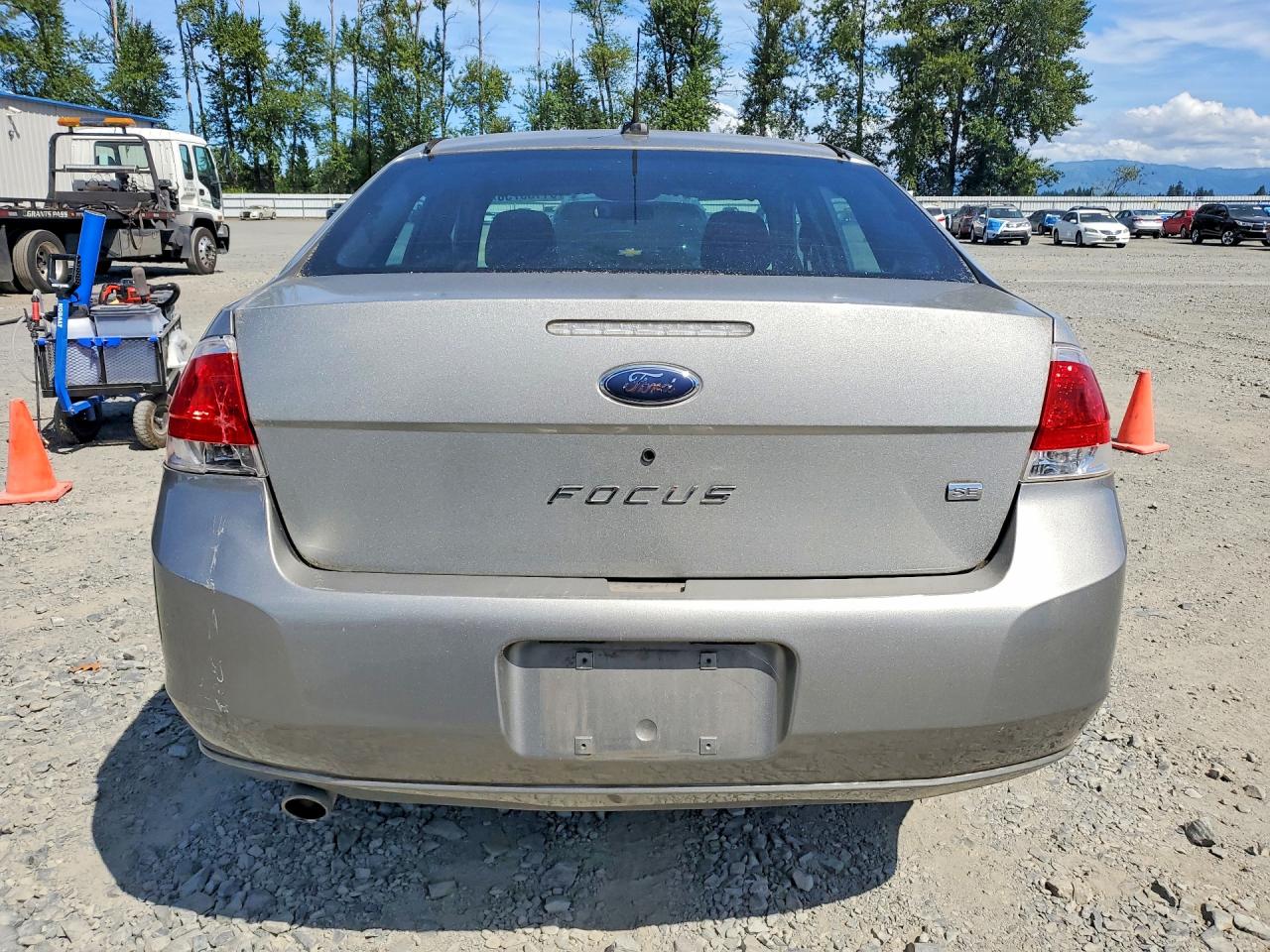 2008 Ford Focus Se Silver vin: 1FAHP35N28W202941