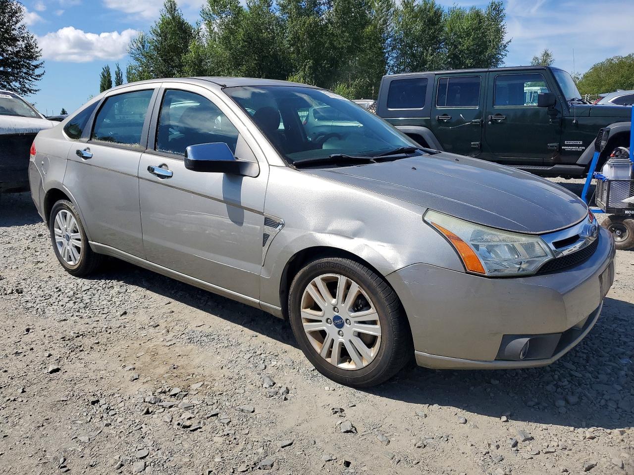 2008 Ford Focus Se Silver vin: 1FAHP35N28W202941