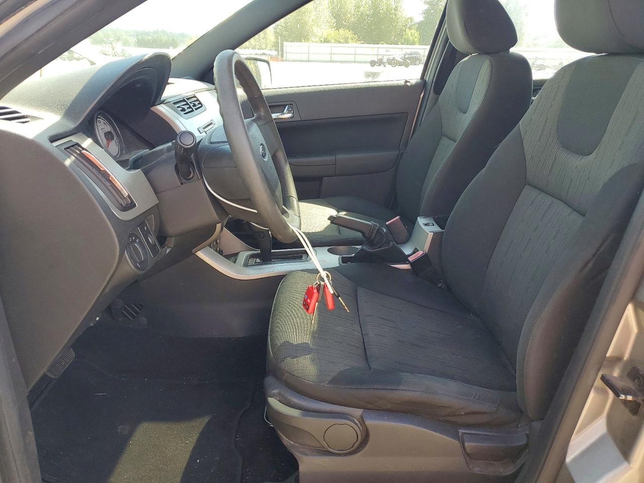 2008 Ford Focus Se Silver vin: 1FAHP35N28W202941