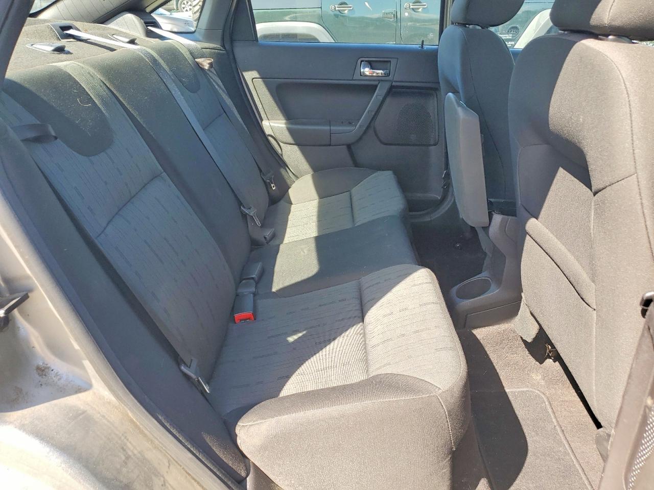 2008 Ford Focus Se Silver vin: 1FAHP35N28W202941