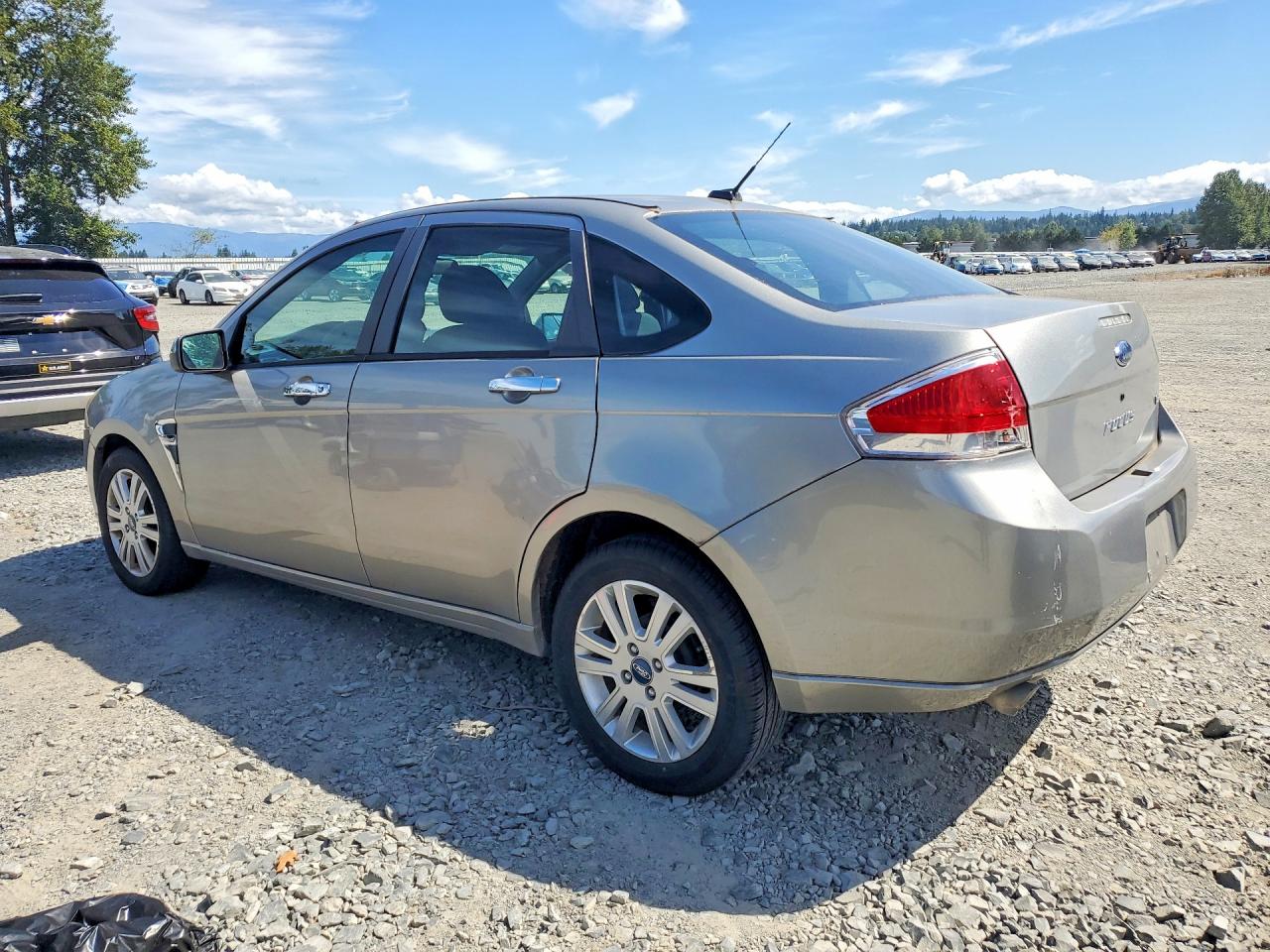 2008 Ford Focus Se Silver vin: 1FAHP35N28W202941