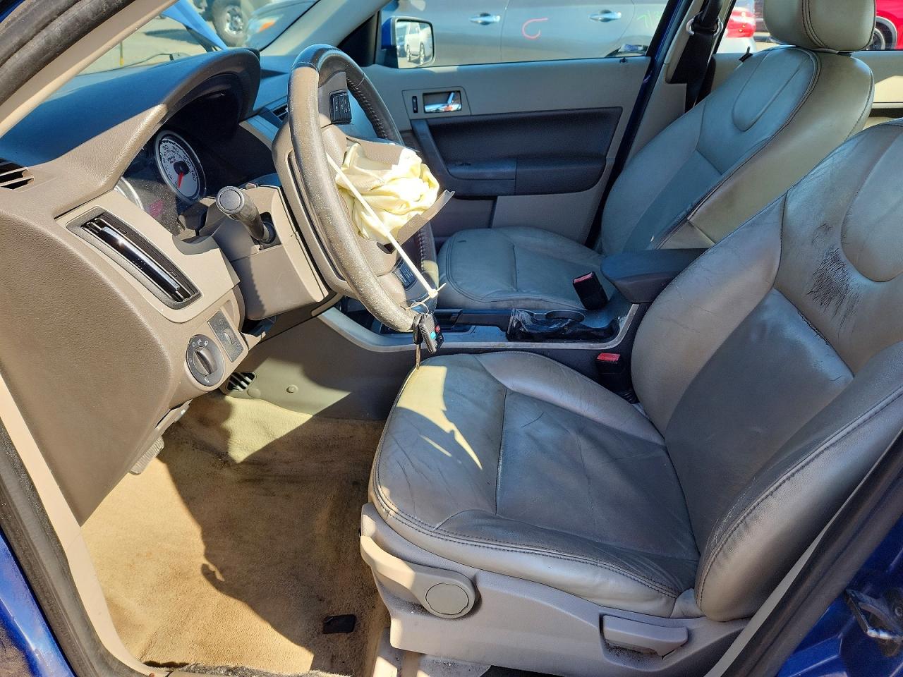 2008 Ford Focus Se Blue vin: 1FAHP35N28W233994