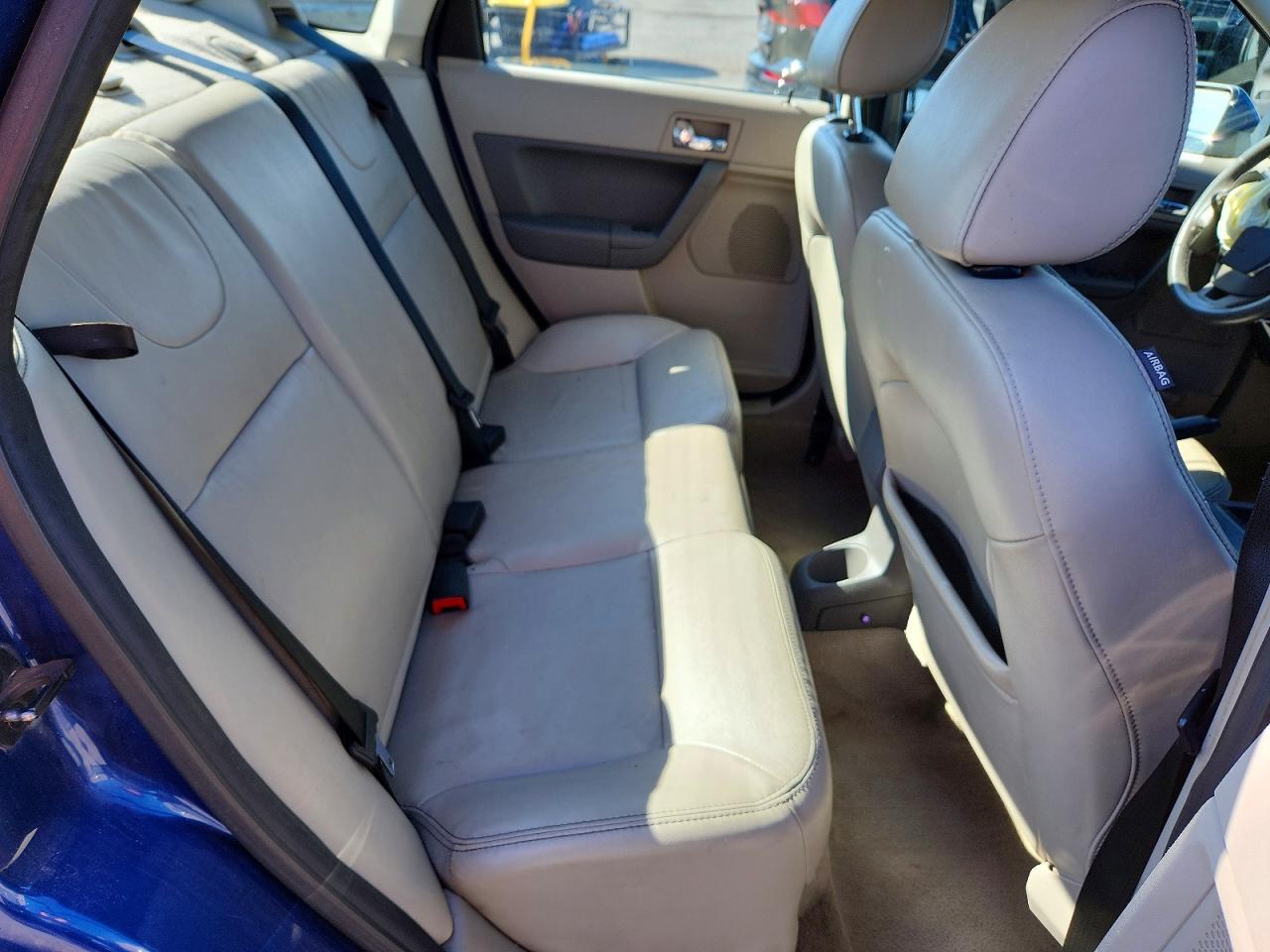 2008 Ford Focus Se Blue vin: 1FAHP35N28W233994