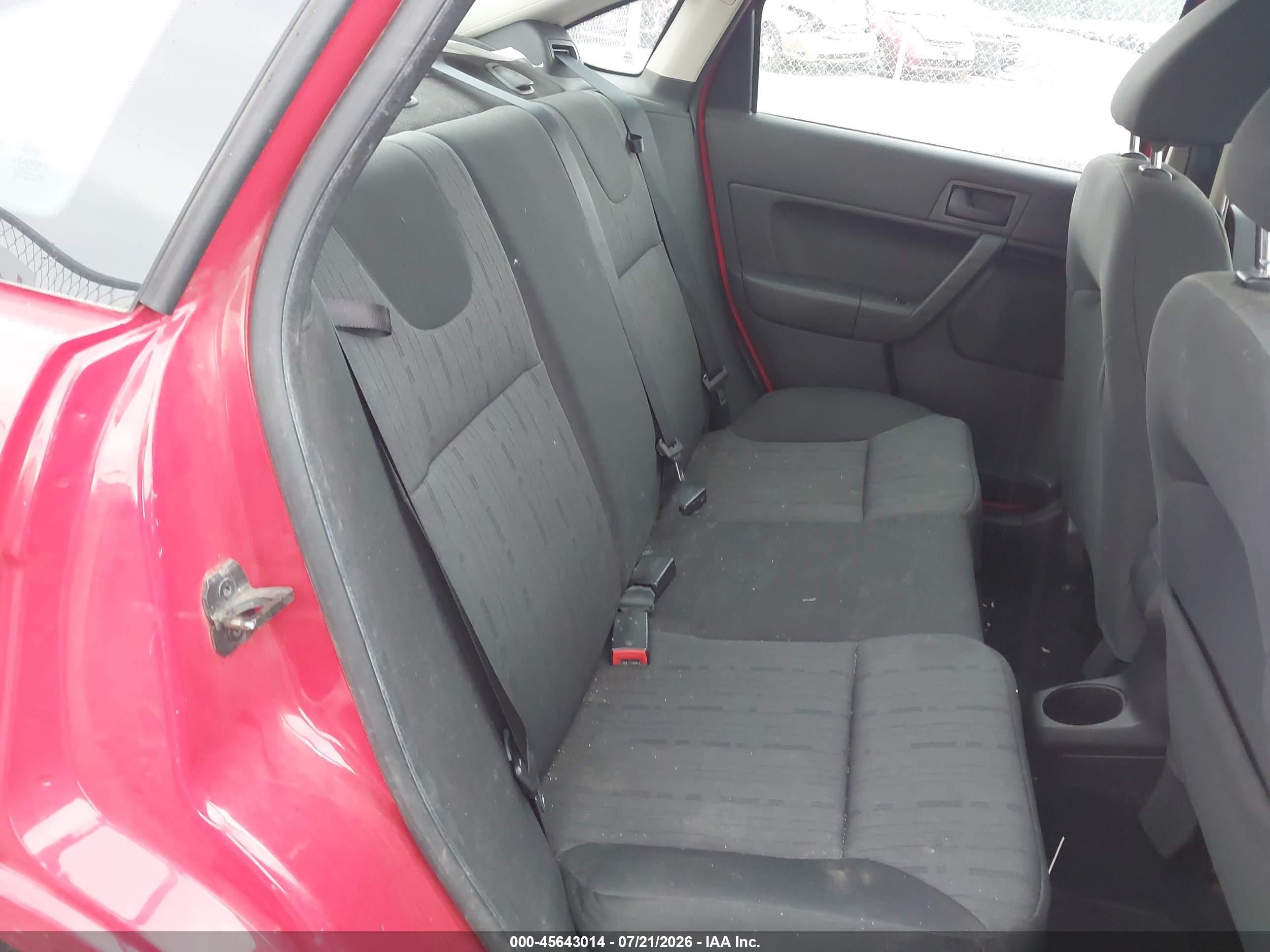 2008 Ford Focus Se Red vin: 1FAHP35N28W275498