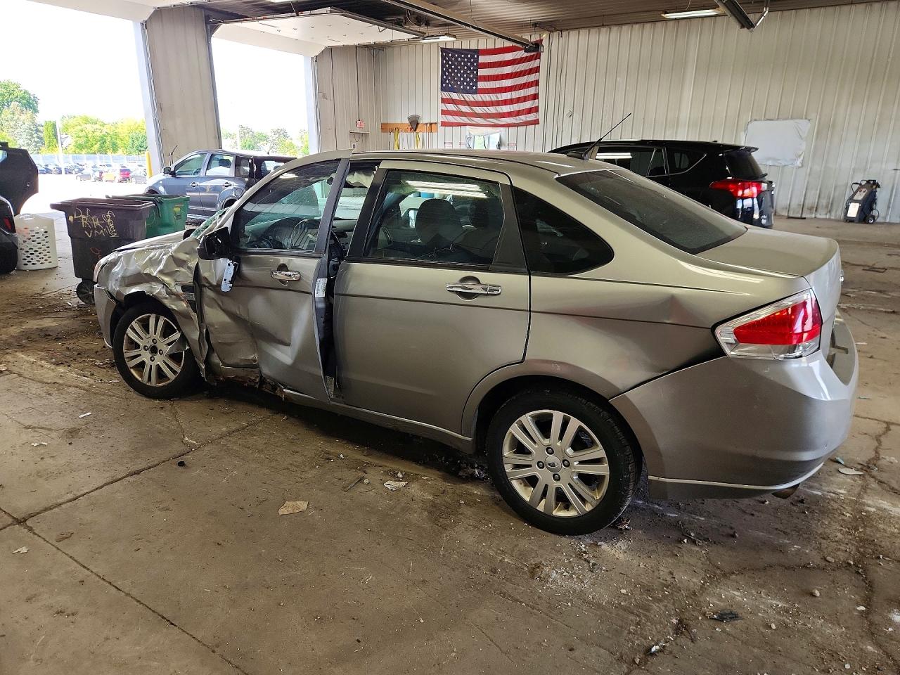 2008 Ford Focus Se Gray vin: 1FAHP35N28W282192