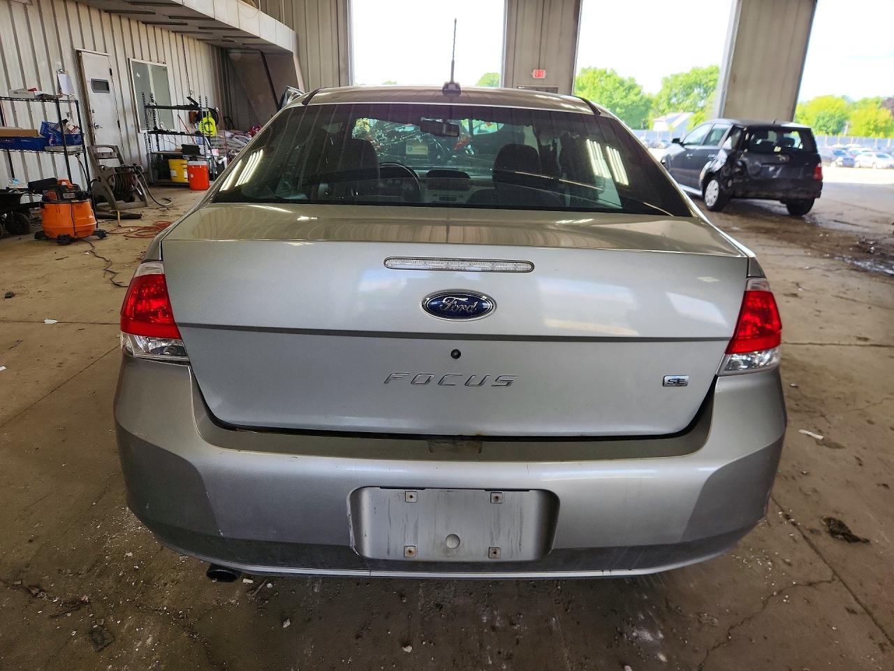 2008 Ford Focus Se Gray vin: 1FAHP35N28W282192