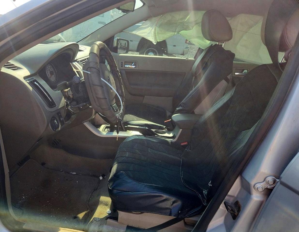 2008 Ford Focus Se Silver vin: 1FAHP35N28W300643
