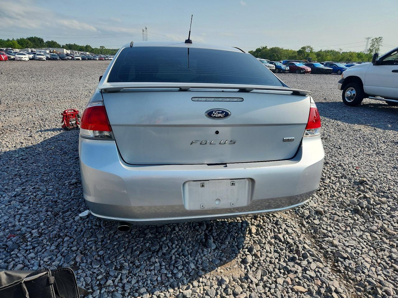 2008 Ford Focus Se Silver vin: 1FAHP35N28W300643