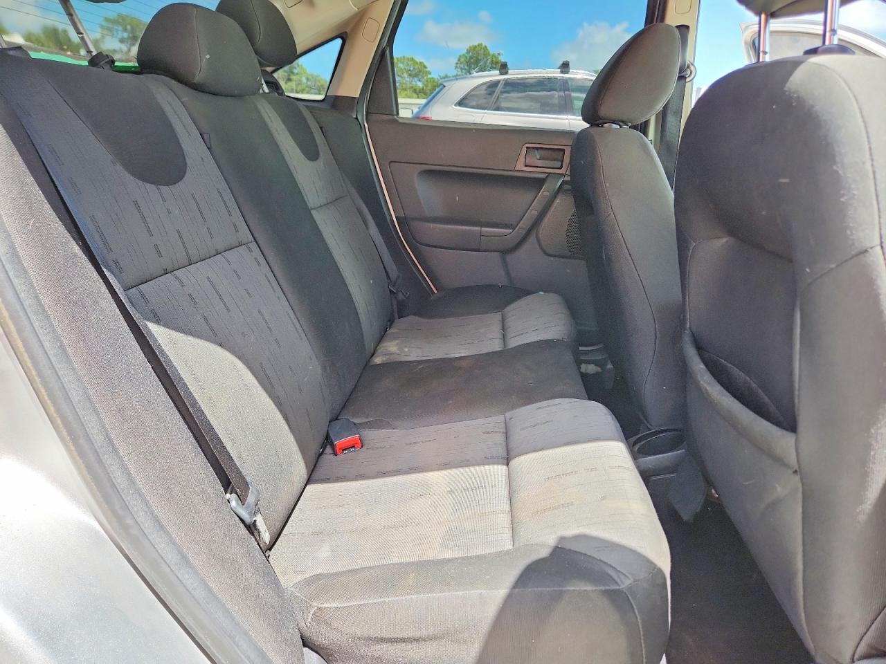 2009 Ford Focus Se Silver vin: 1FAHP35N29W128437
