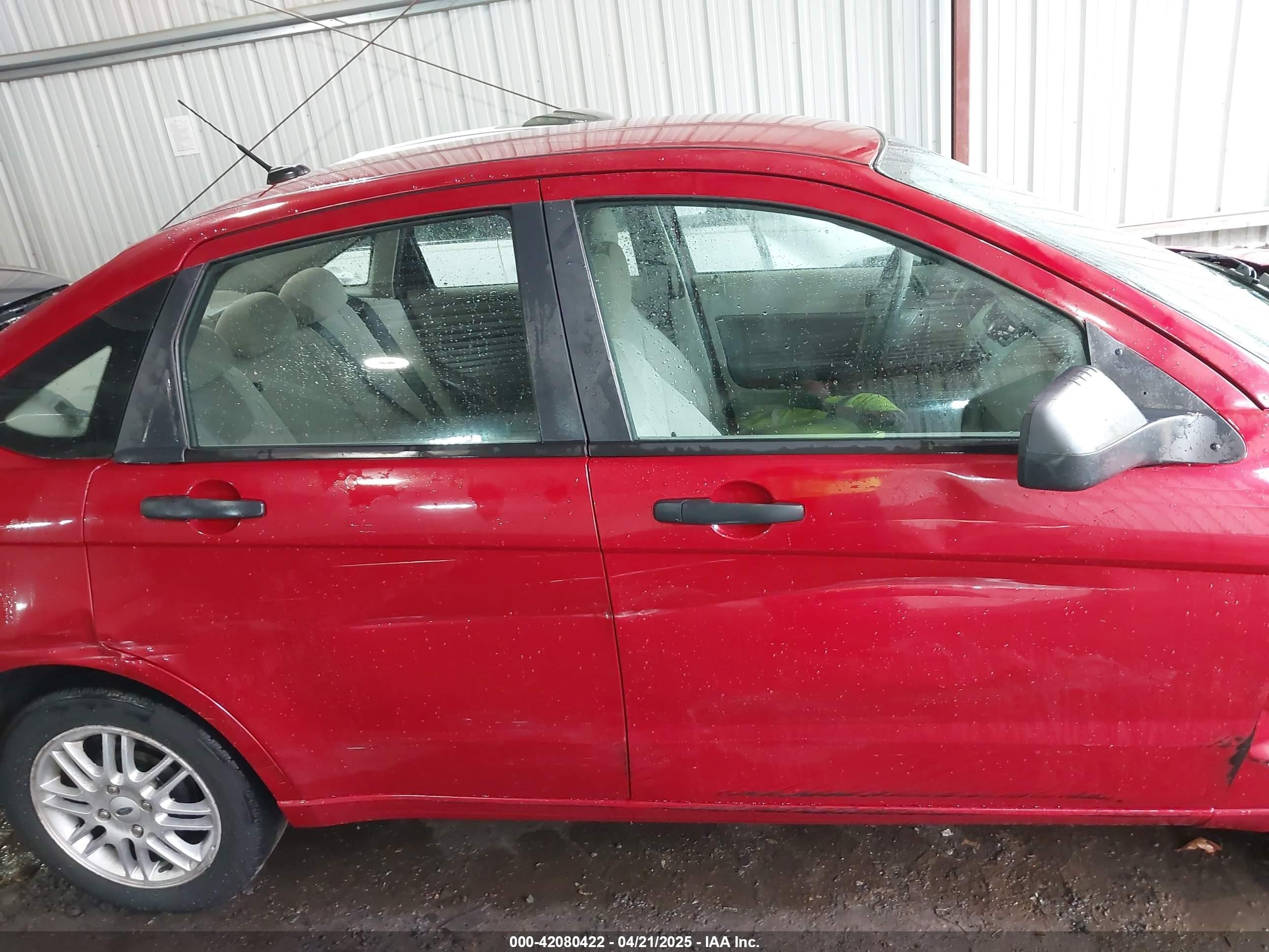 2009 Ford Focus Se Red vin: 1FAHP35N29W148929