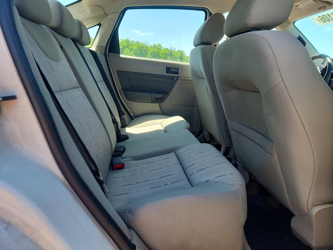 2009 Ford Focus Se White vin: 1FAHP35N29W163057