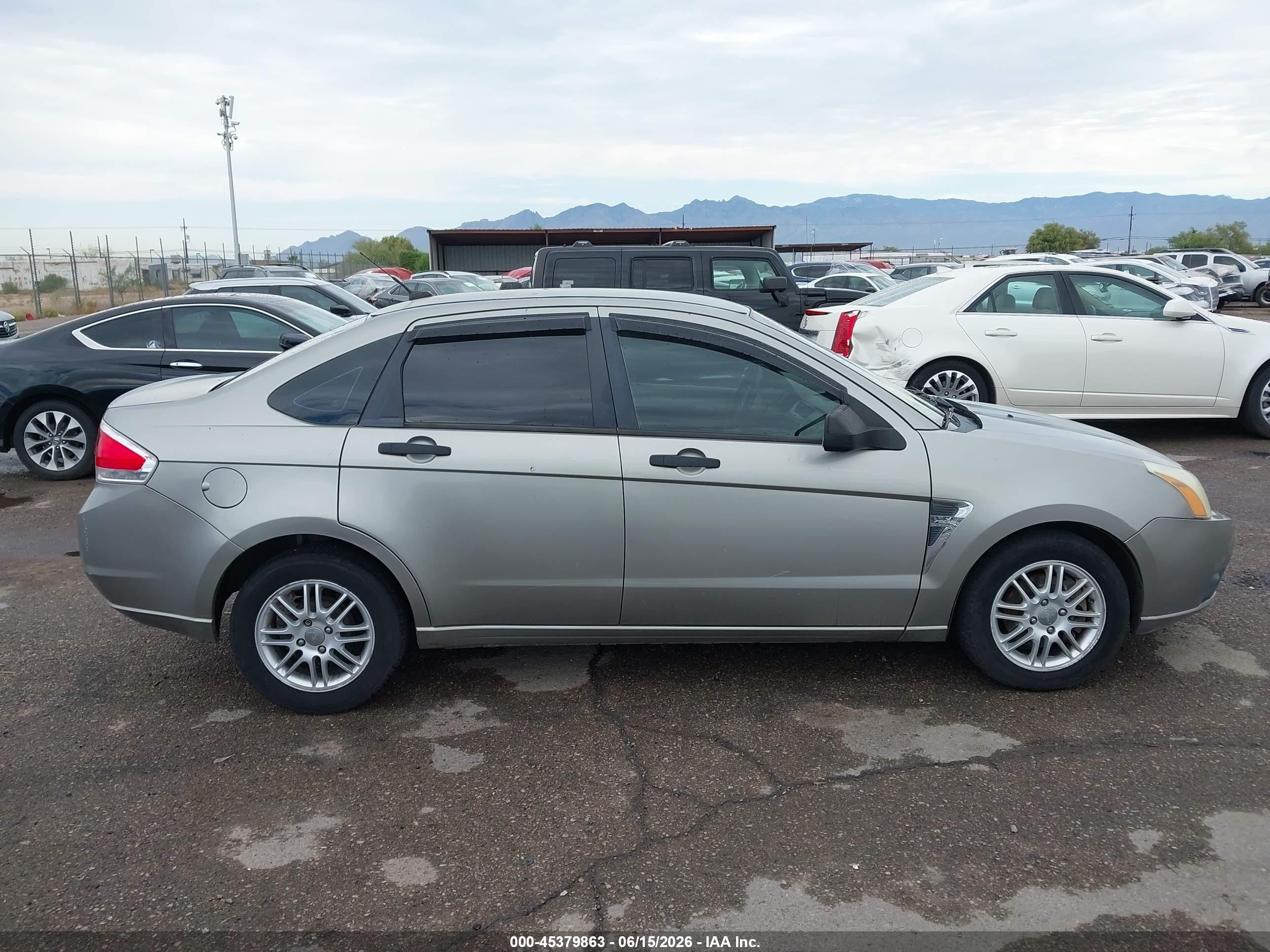 2008 Ford Focus Se Gray vin: 1FAHP35N38W115484