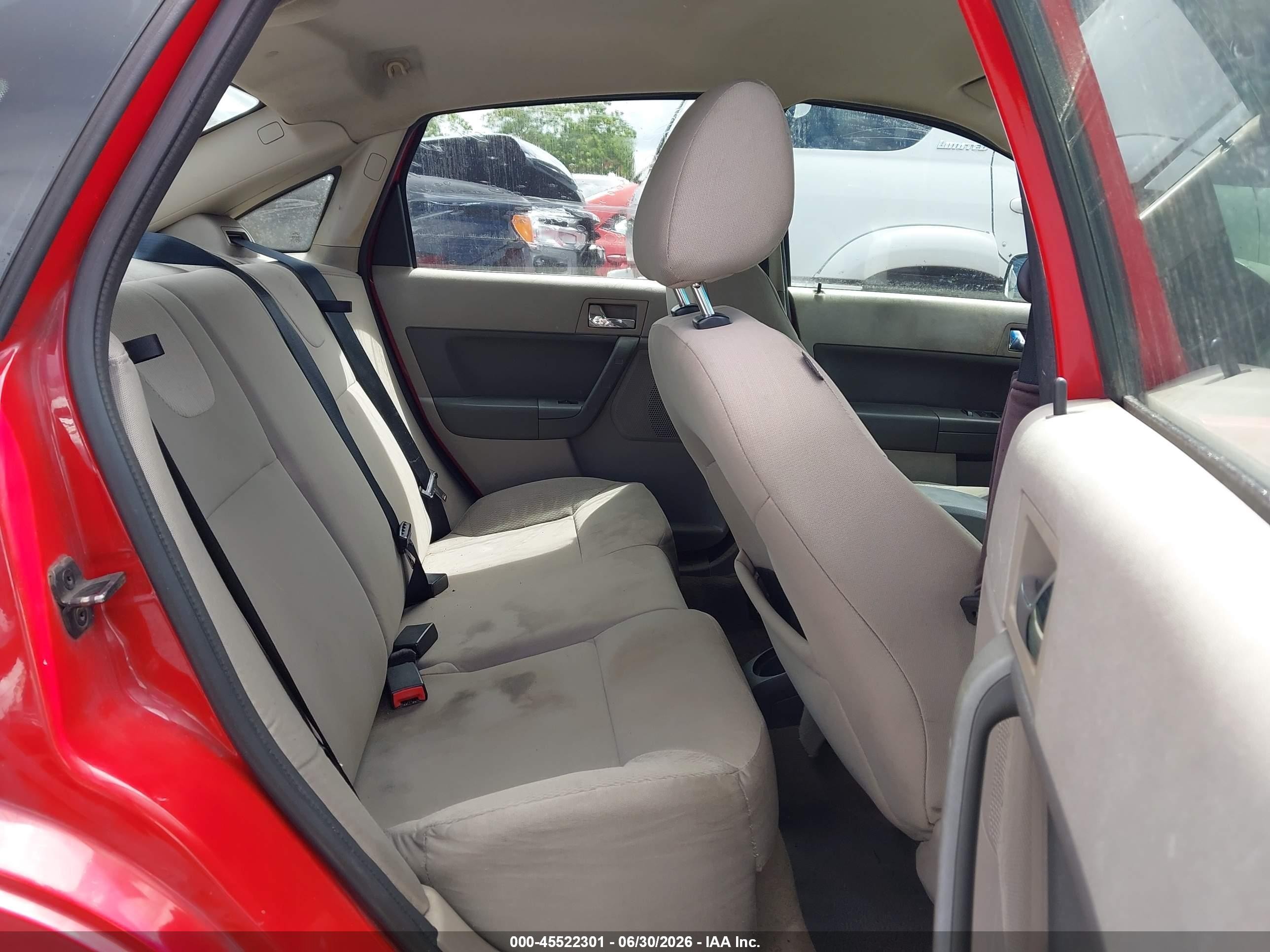 2008 Ford Focus Se/ses Красный vin: 1FAHP35N38W142748