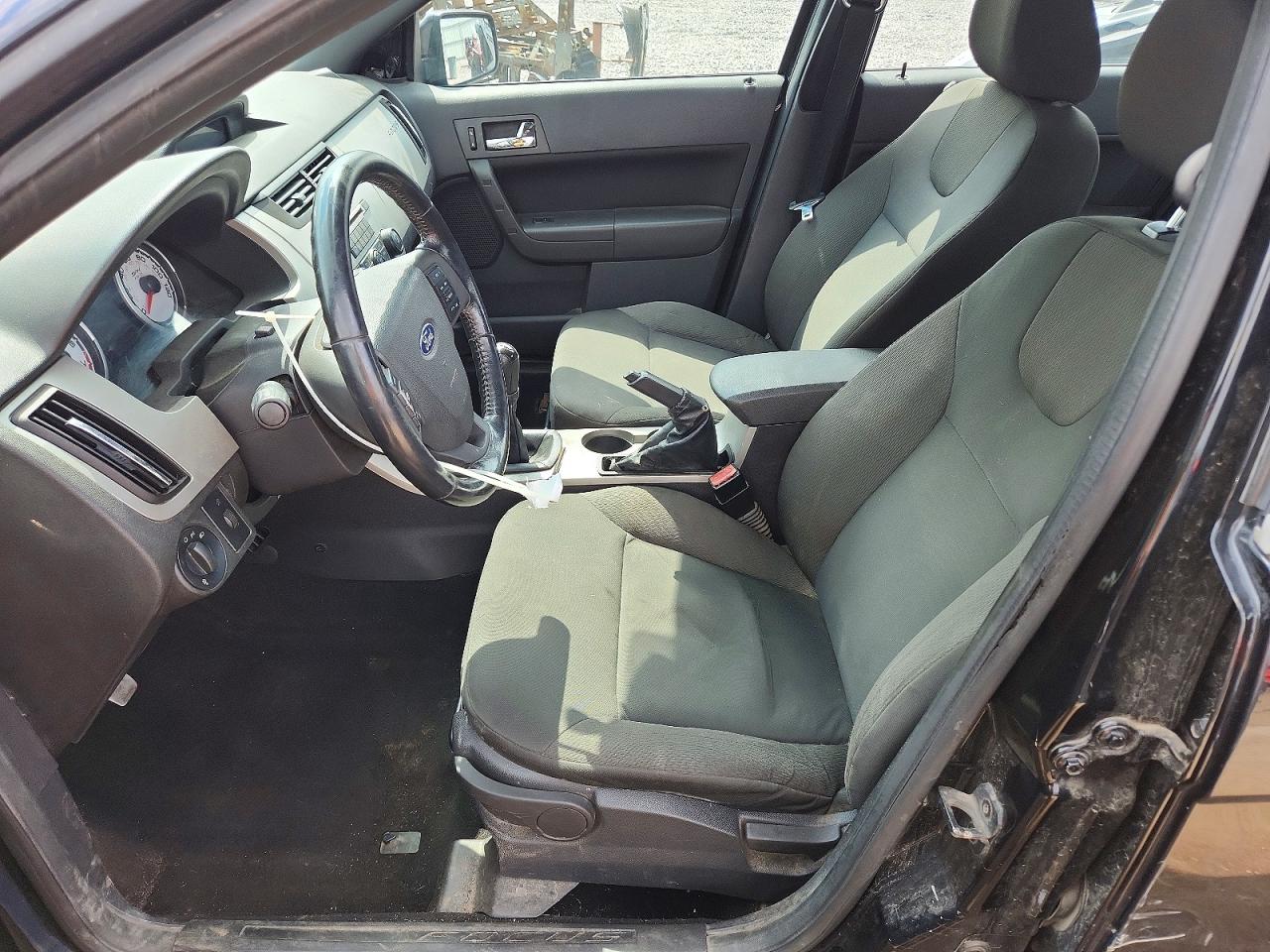 2008 Ford Focus Se Black vin: 1FAHP35N38W217951