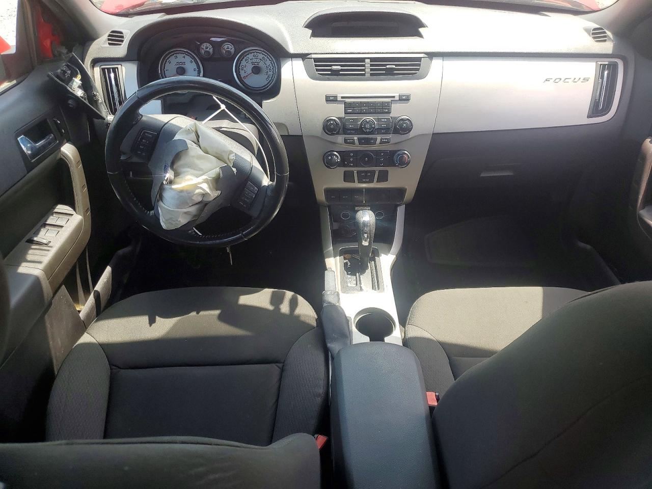 2008 Ford Focus Se Красный vin: 1FAHP35N38W269287