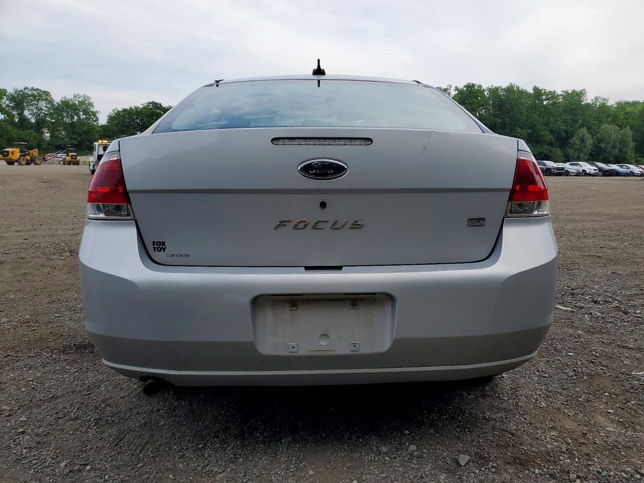 2008 Ford Focus Se Silver vin: 1FAHP35N38W284548