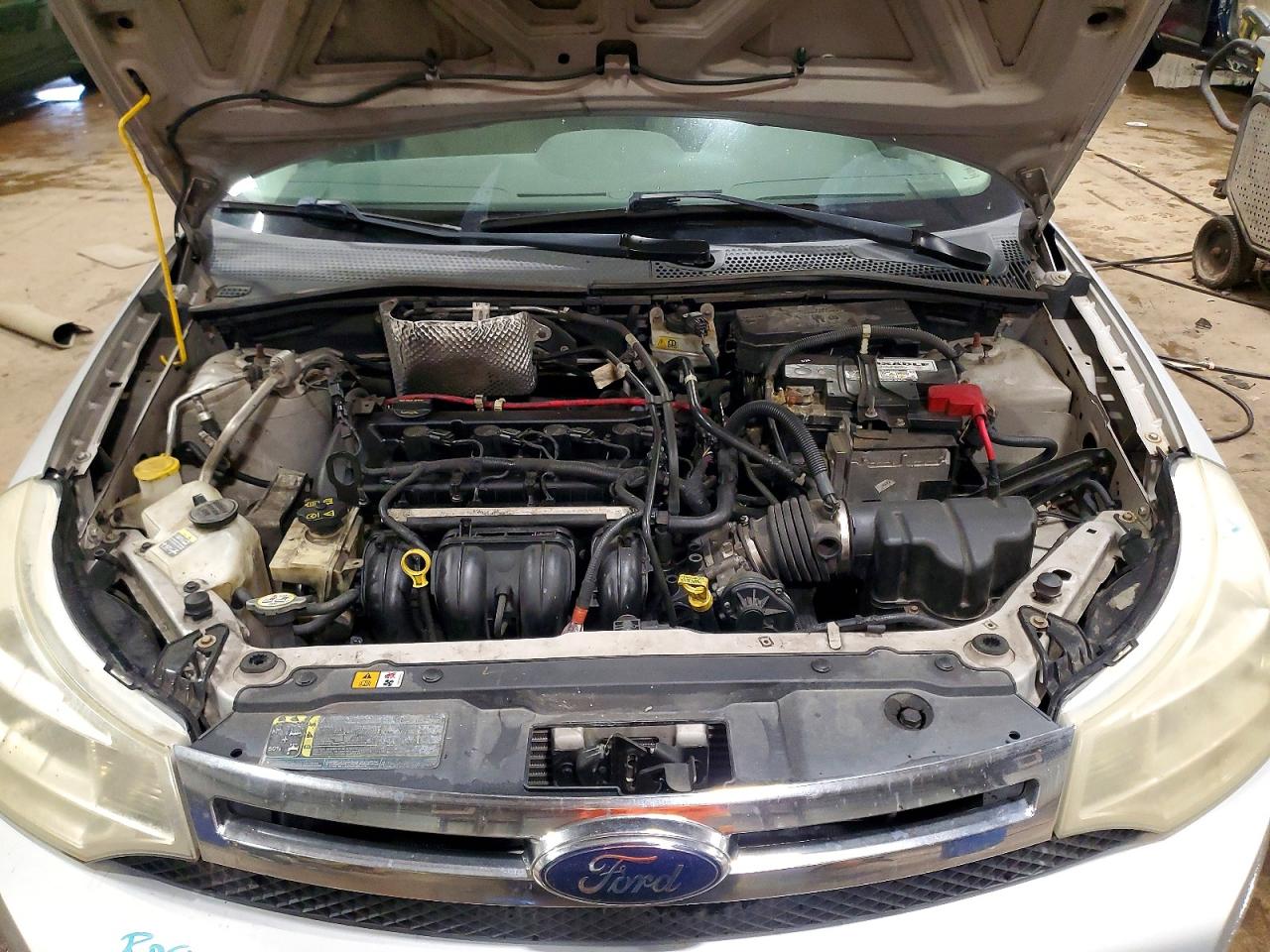 2008 Ford Focus Se Silver vin: 1FAHP35N38W292326