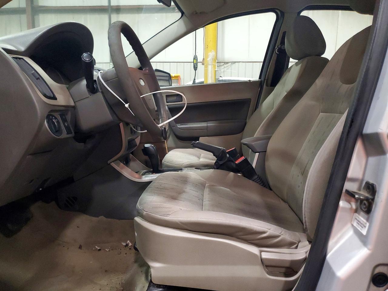 2008 Ford Focus Se Silver vin: 1FAHP35N38W292326
