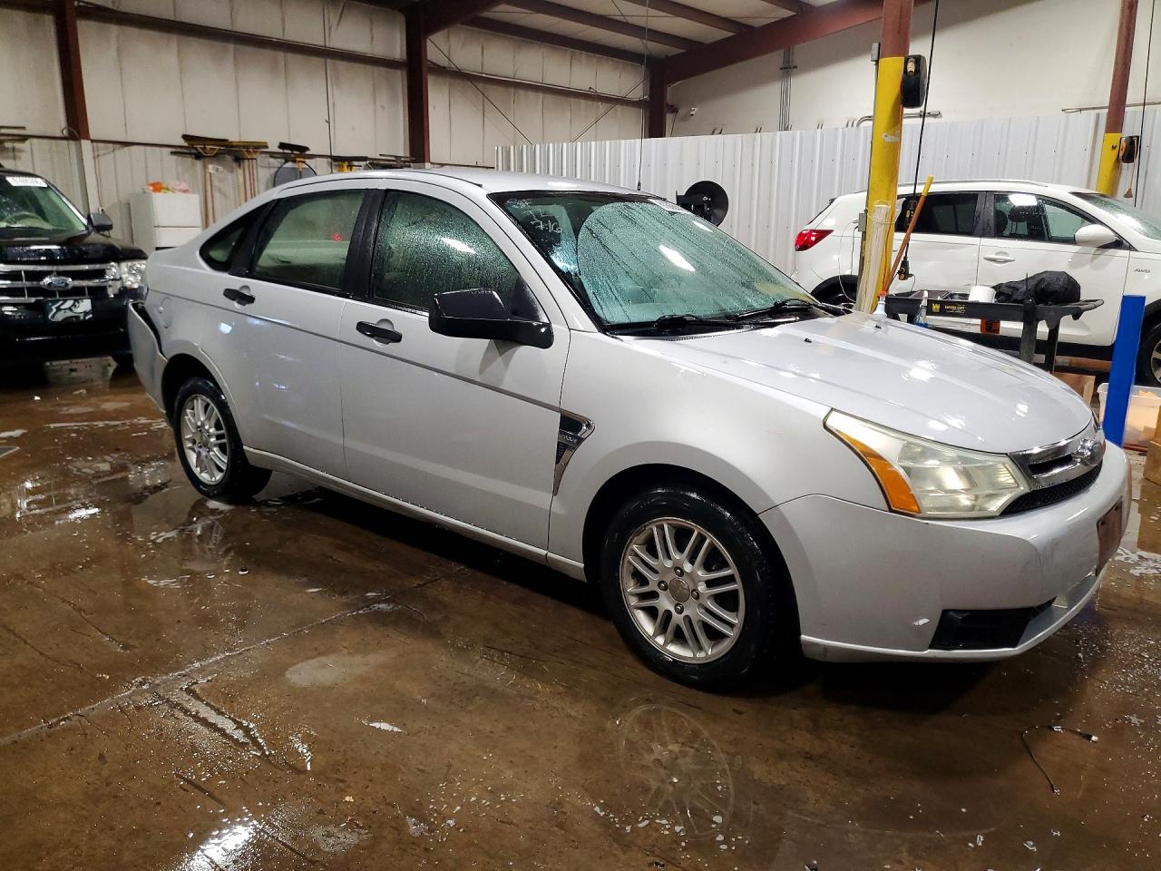 2008 Ford Focus Se Silver vin: 1FAHP35N38W292326