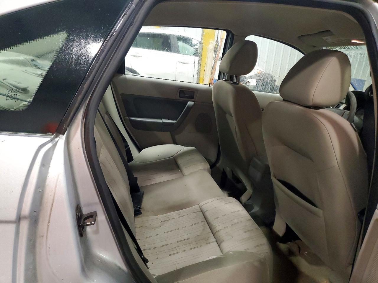 2008 Ford Focus Se Silver vin: 1FAHP35N38W292326