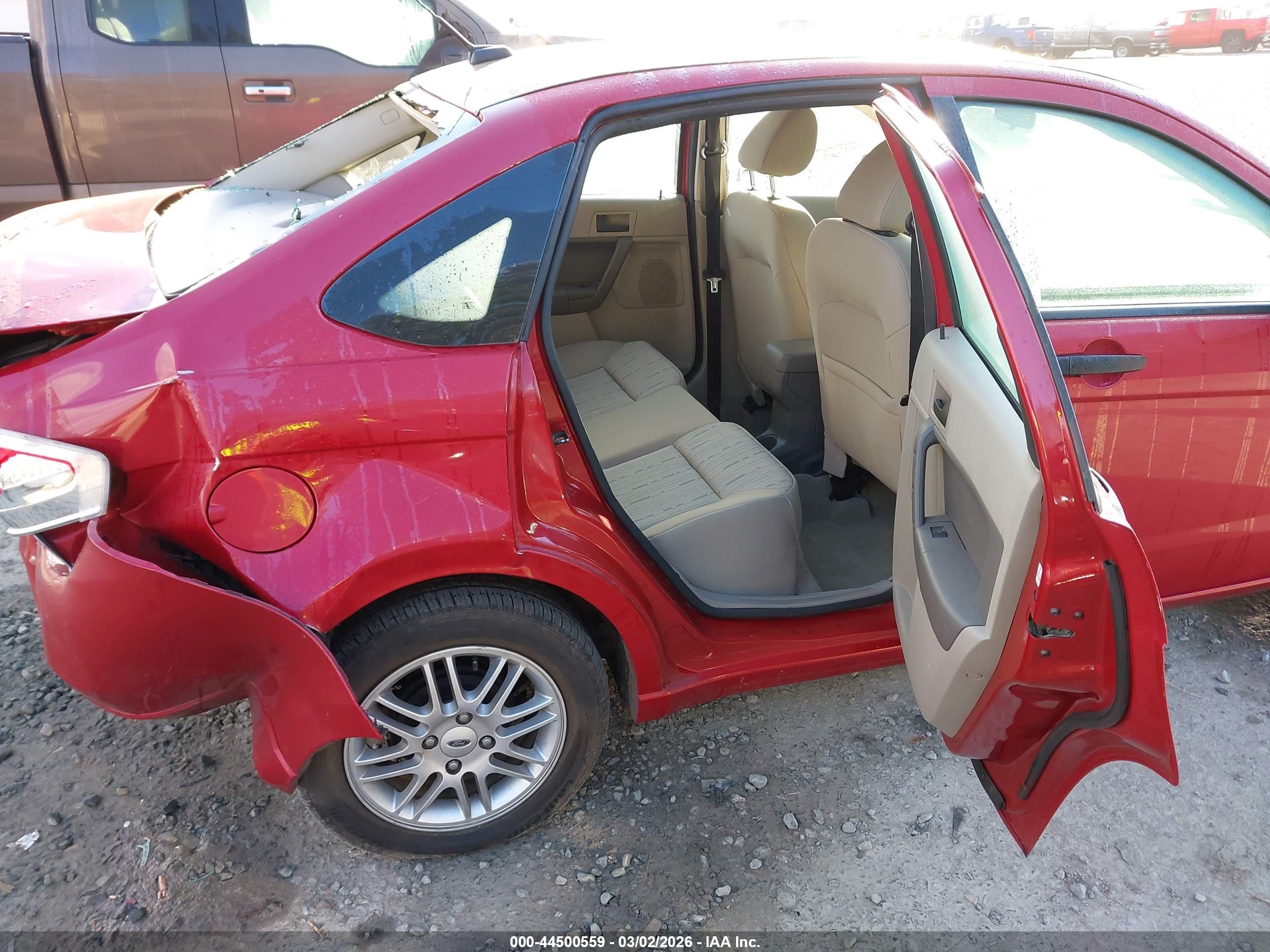 2009 Ford Focus Se Красный vin: 1FAHP35N39W118211