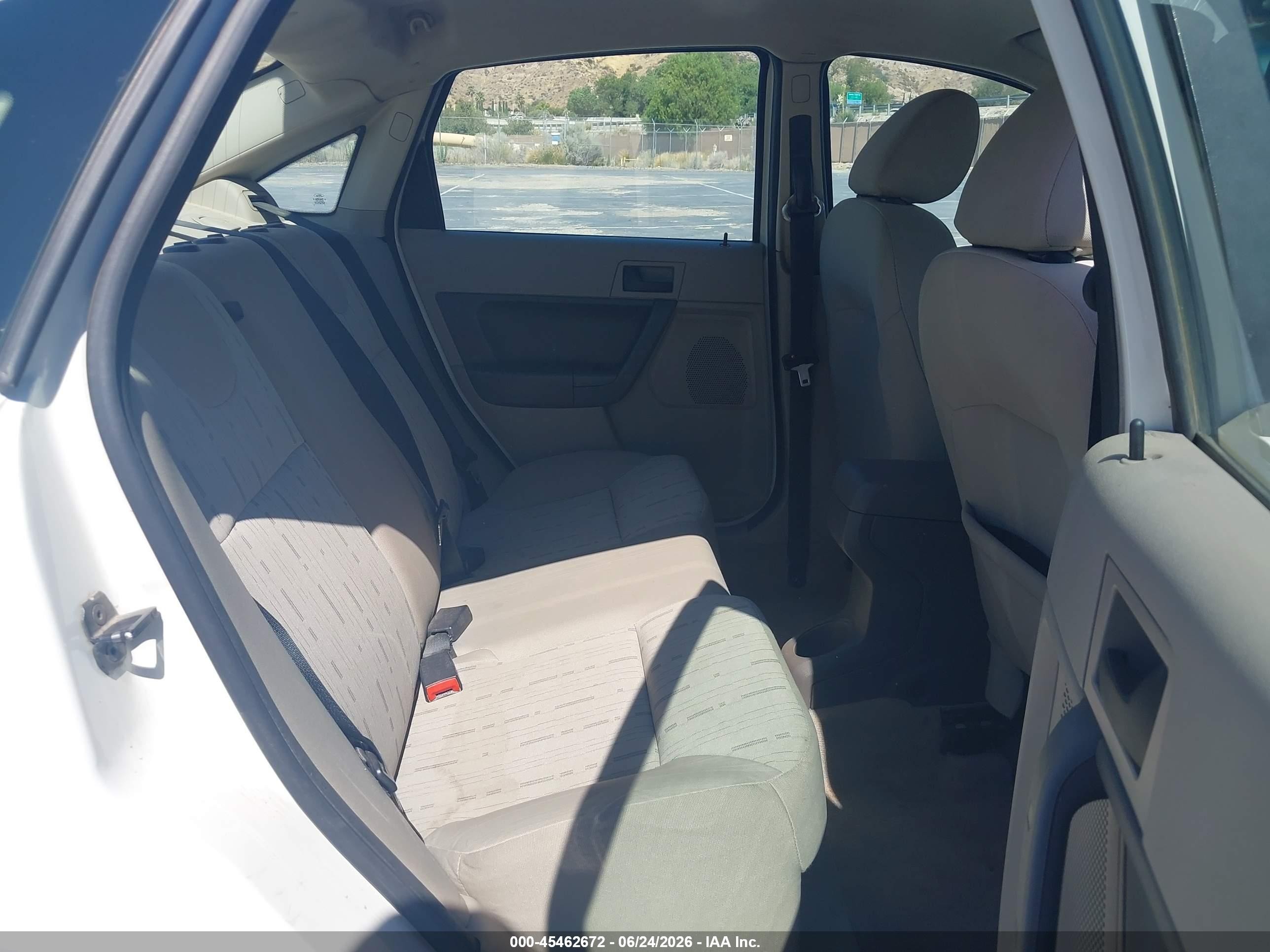 2009 Ford Focus Se White vin: 1FAHP35N39W124753