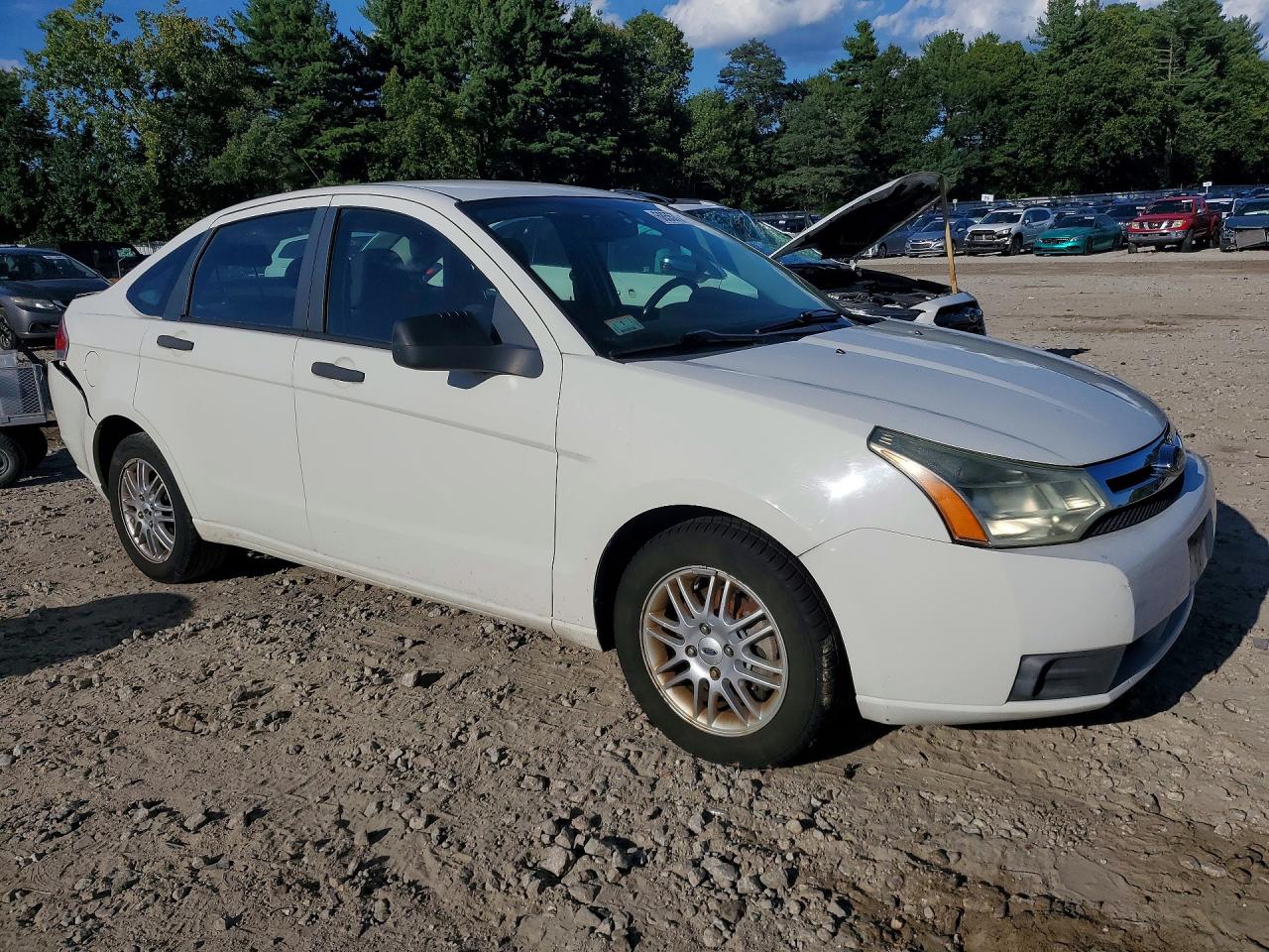 2009 Ford Focus Se White vin: 1FAHP35N39W135901