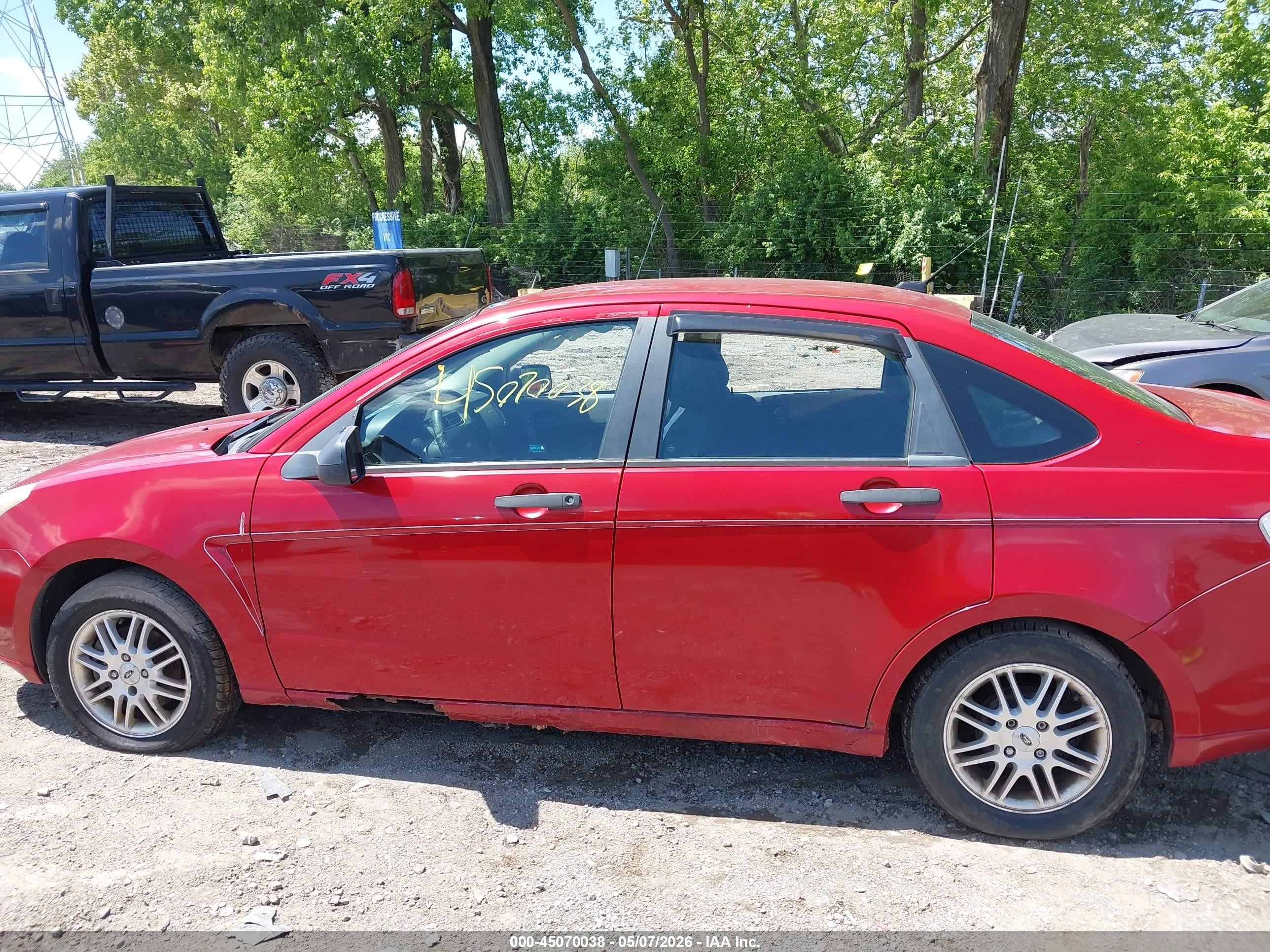 2009 Ford Focus Se Red vin: 1FAHP35N39W179624