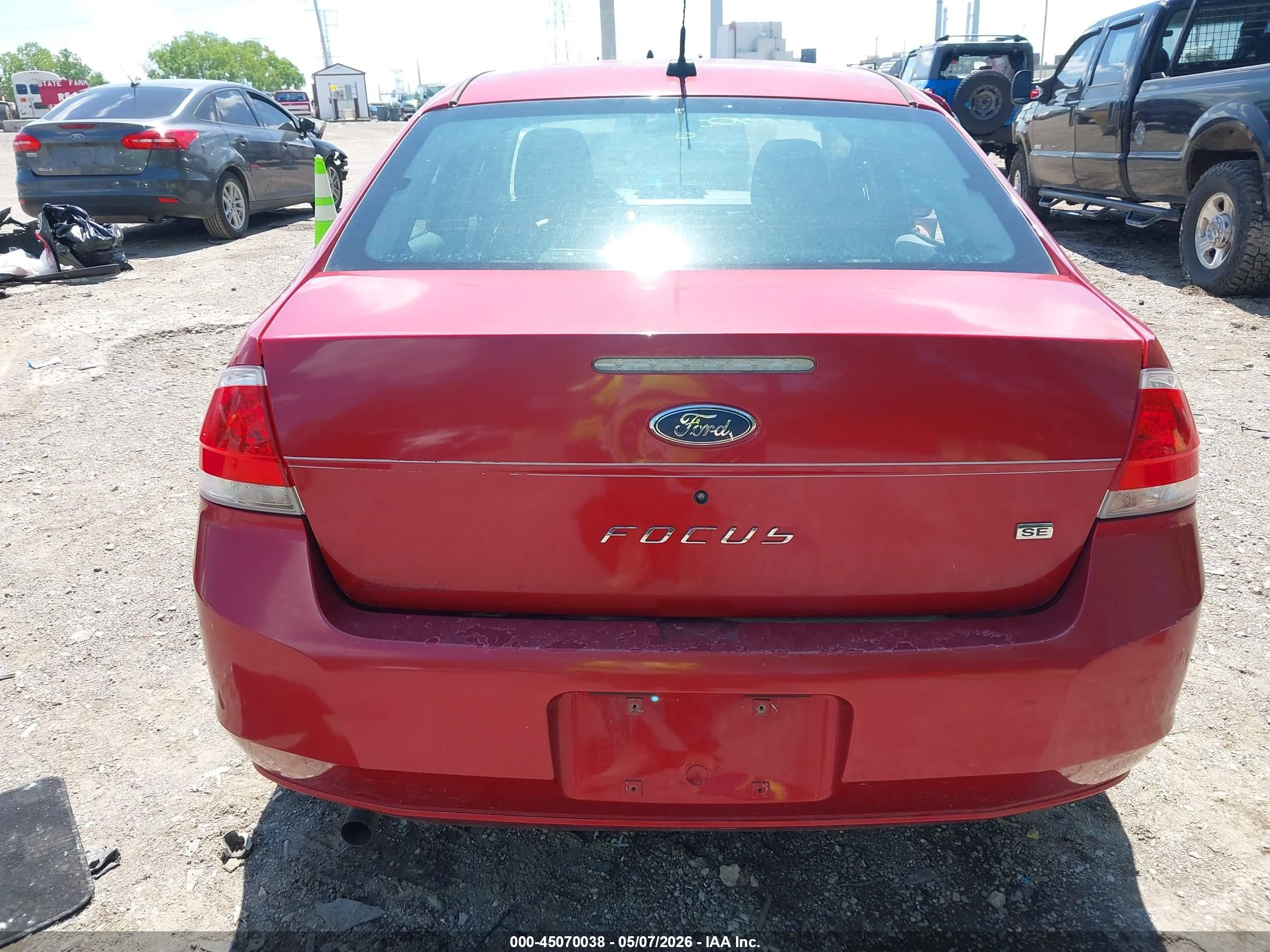 2009 Ford Focus Se Red vin: 1FAHP35N39W179624