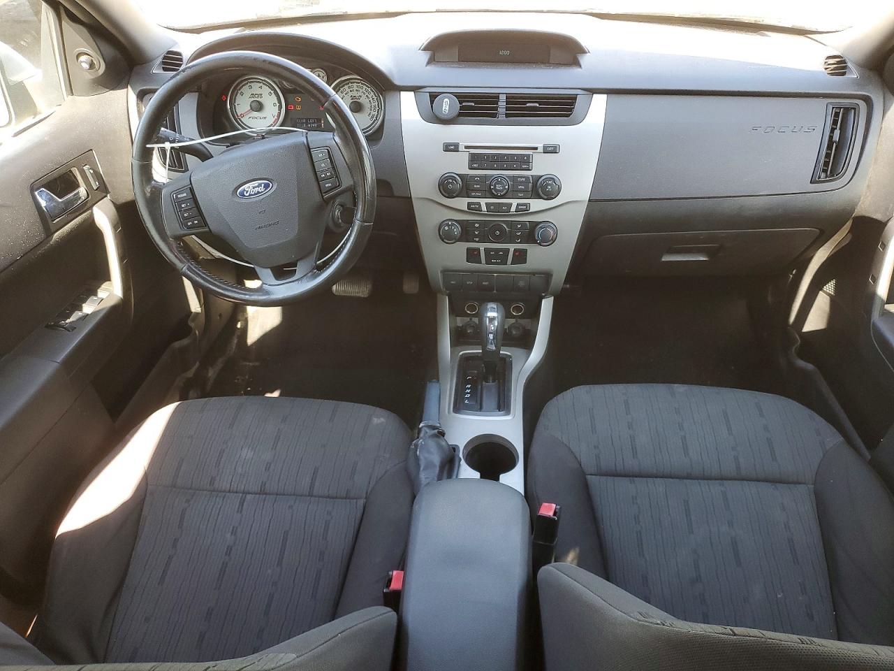 2009 Ford Focus Se Silver vin: 1FAHP35N39W186766