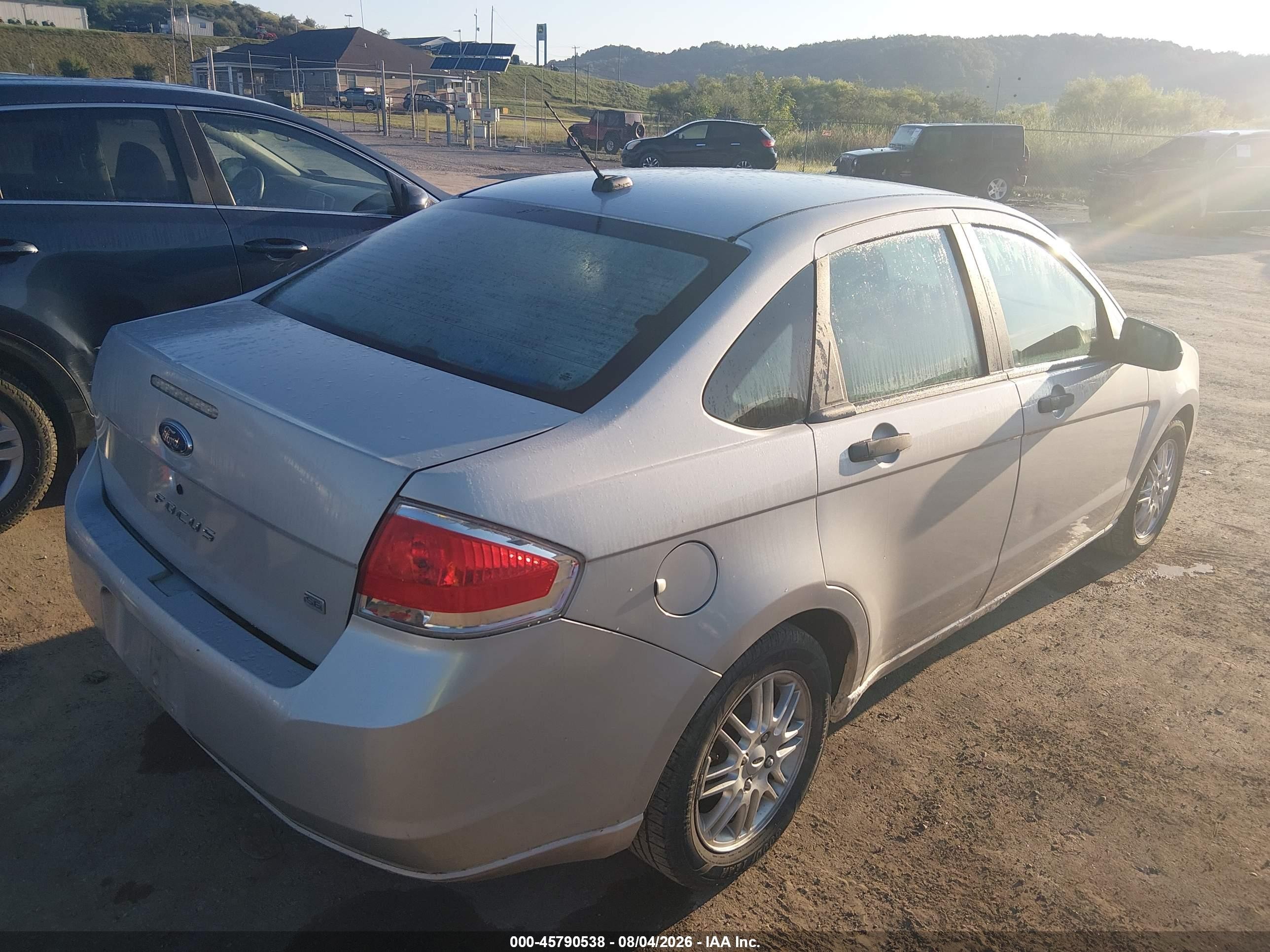 2009 Ford Focus Se Silver vin: 1FAHP35N39W217191