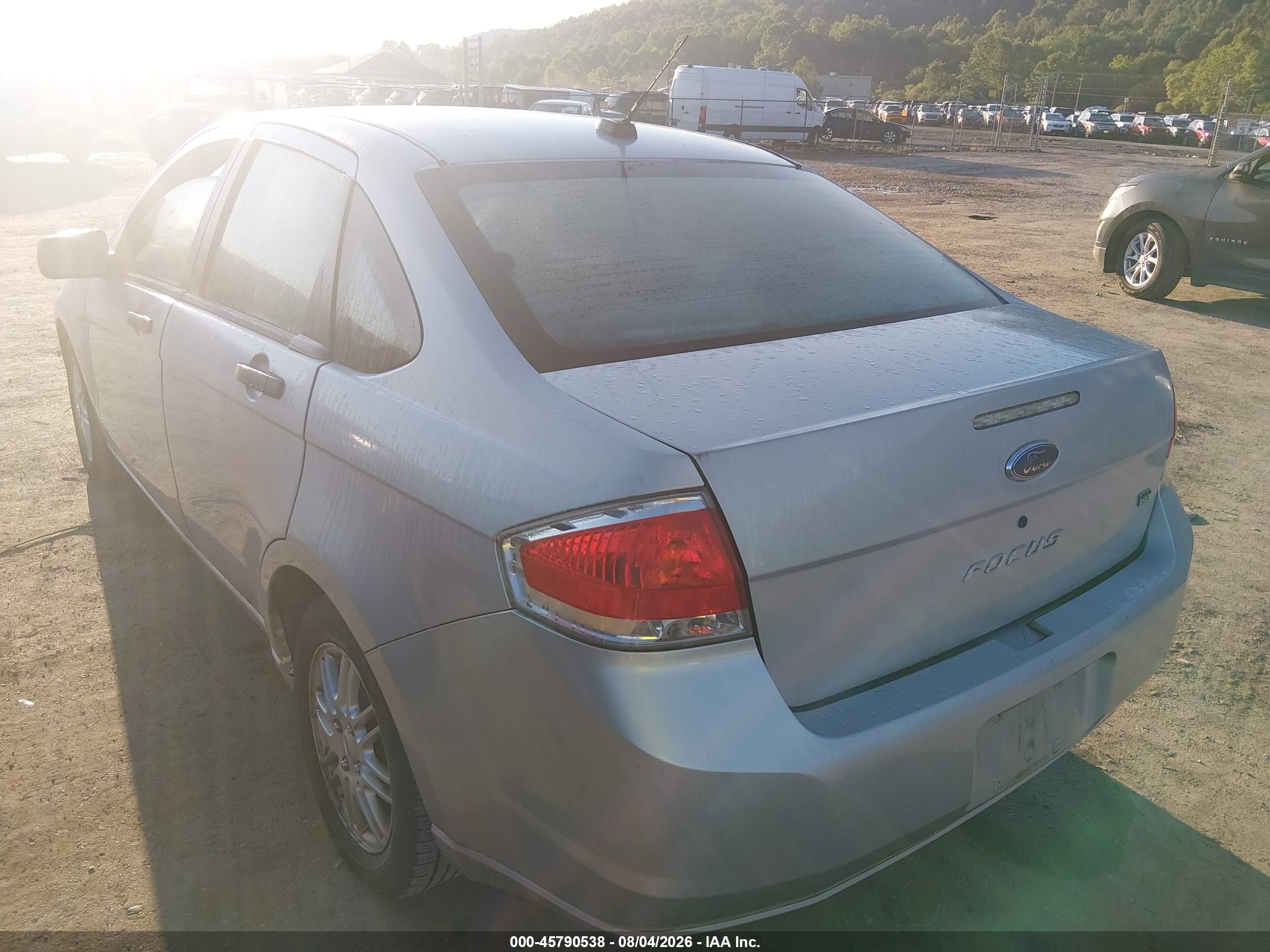 2009 Ford Focus Se Silver vin: 1FAHP35N39W217191