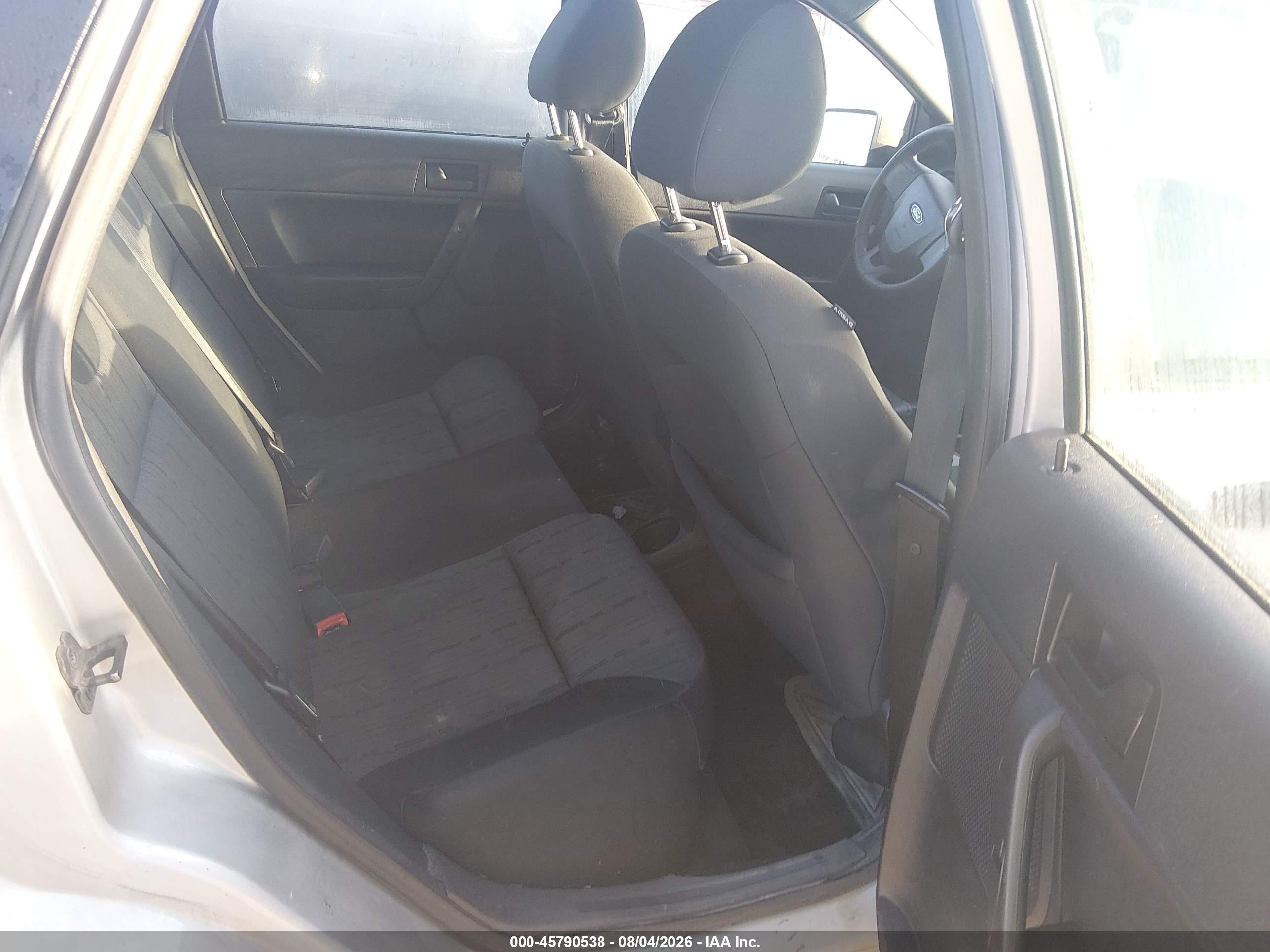 2009 Ford Focus Se Silver vin: 1FAHP35N39W217191