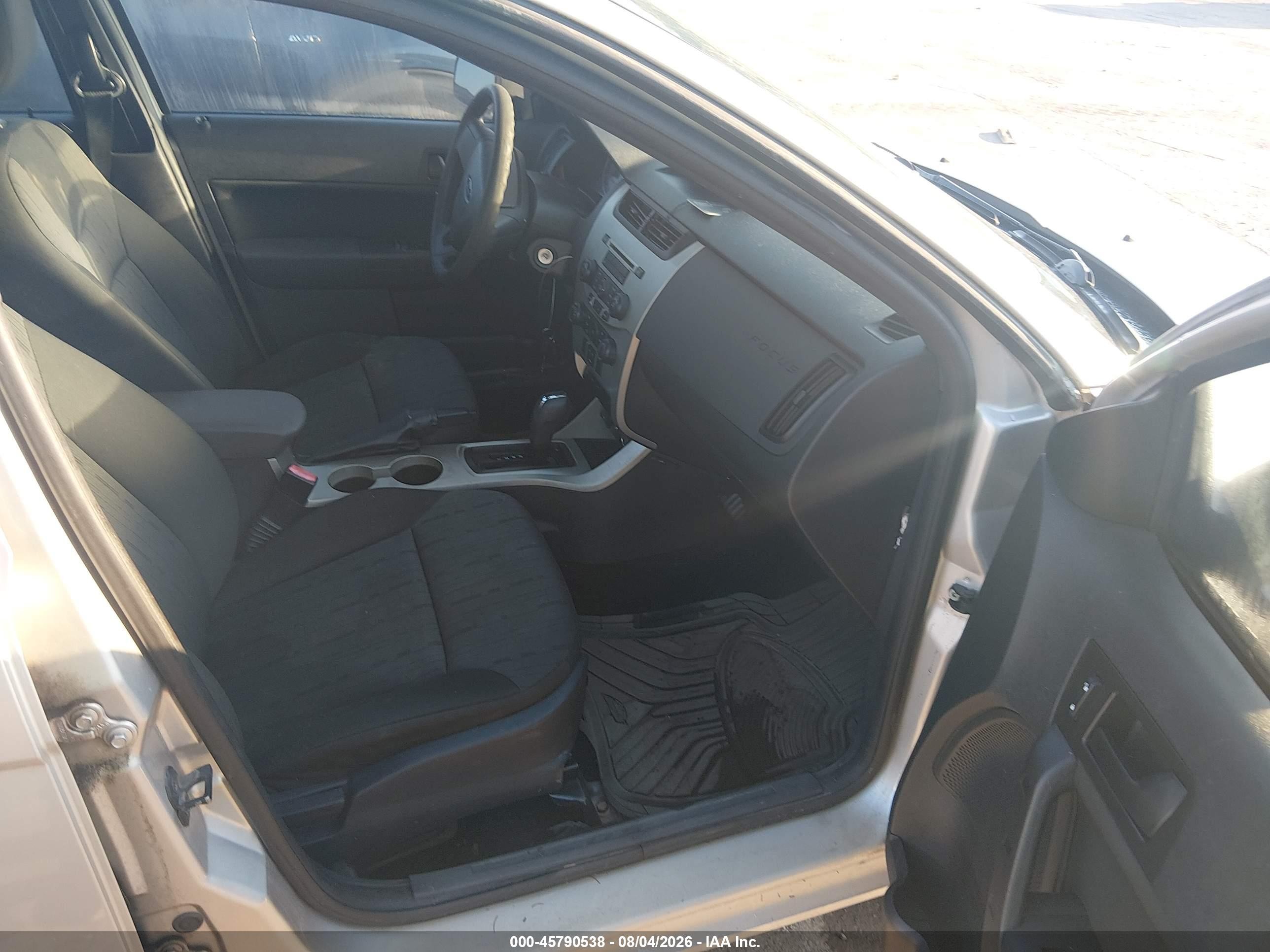 2009 Ford Focus Se Silver vin: 1FAHP35N39W217191