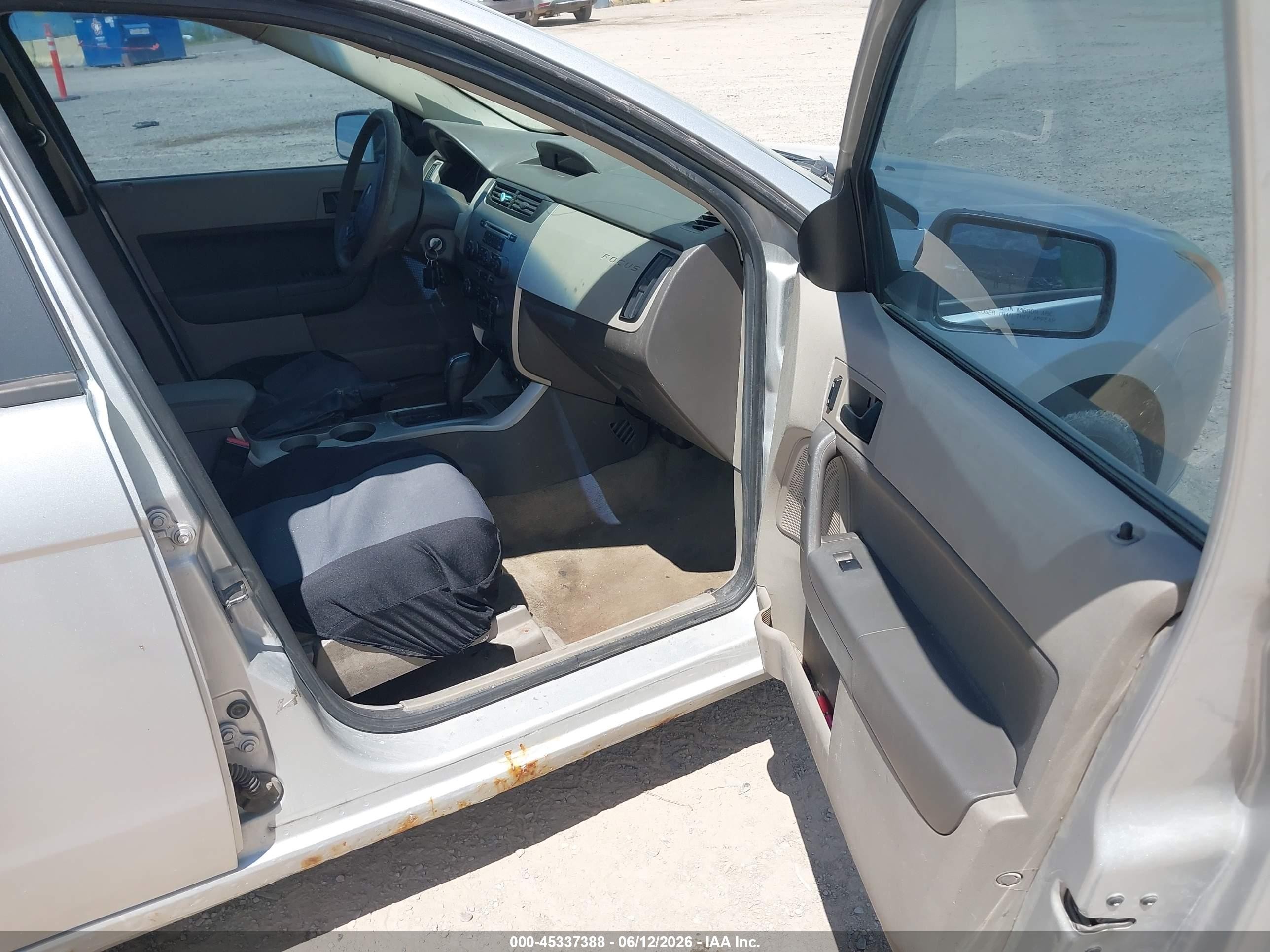 2009 Ford Focus Se Silver vin: 1FAHP35N39W244245