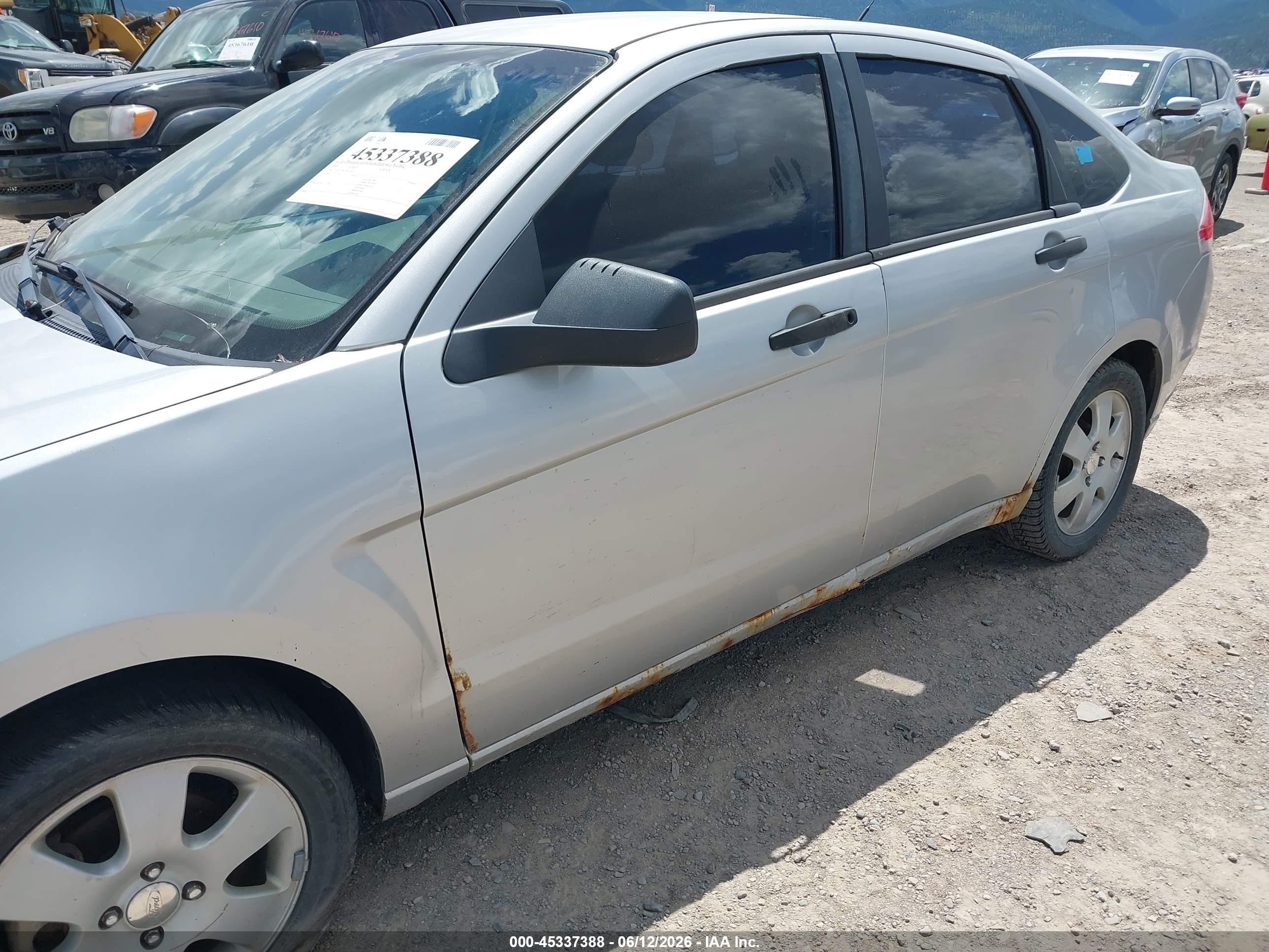 2009 Ford Focus Se Silver vin: 1FAHP35N39W244245