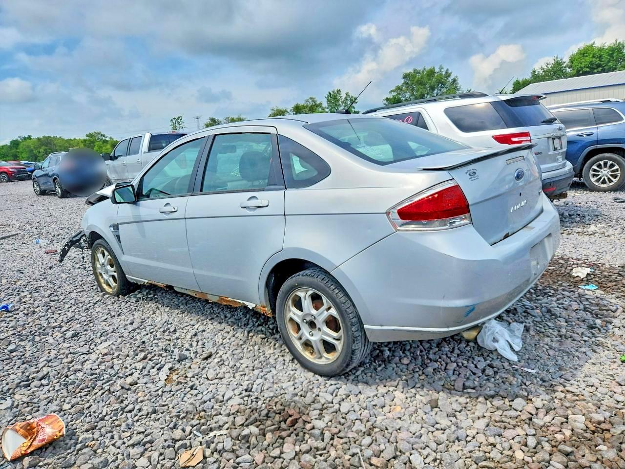 2008 Ford Focus Se Silver vin: 1FAHP35N48W100430