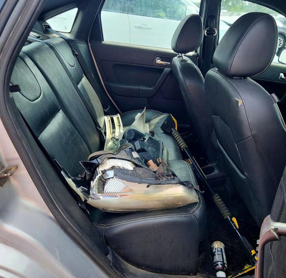 2008 Ford Focus Se Silver vin: 1FAHP35N48W100430