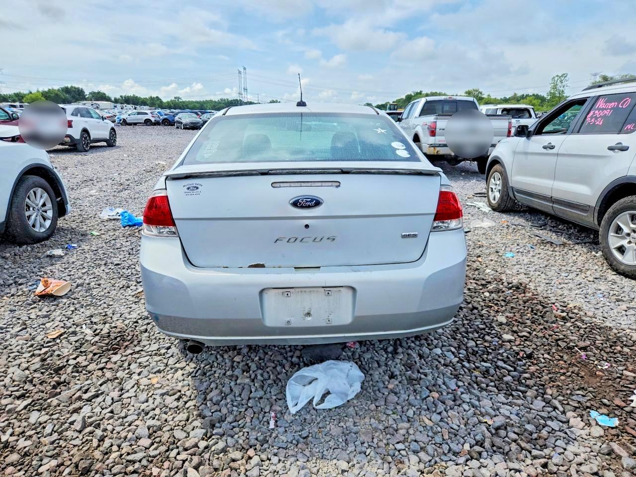 2008 Ford Focus Se Silver vin: 1FAHP35N48W100430